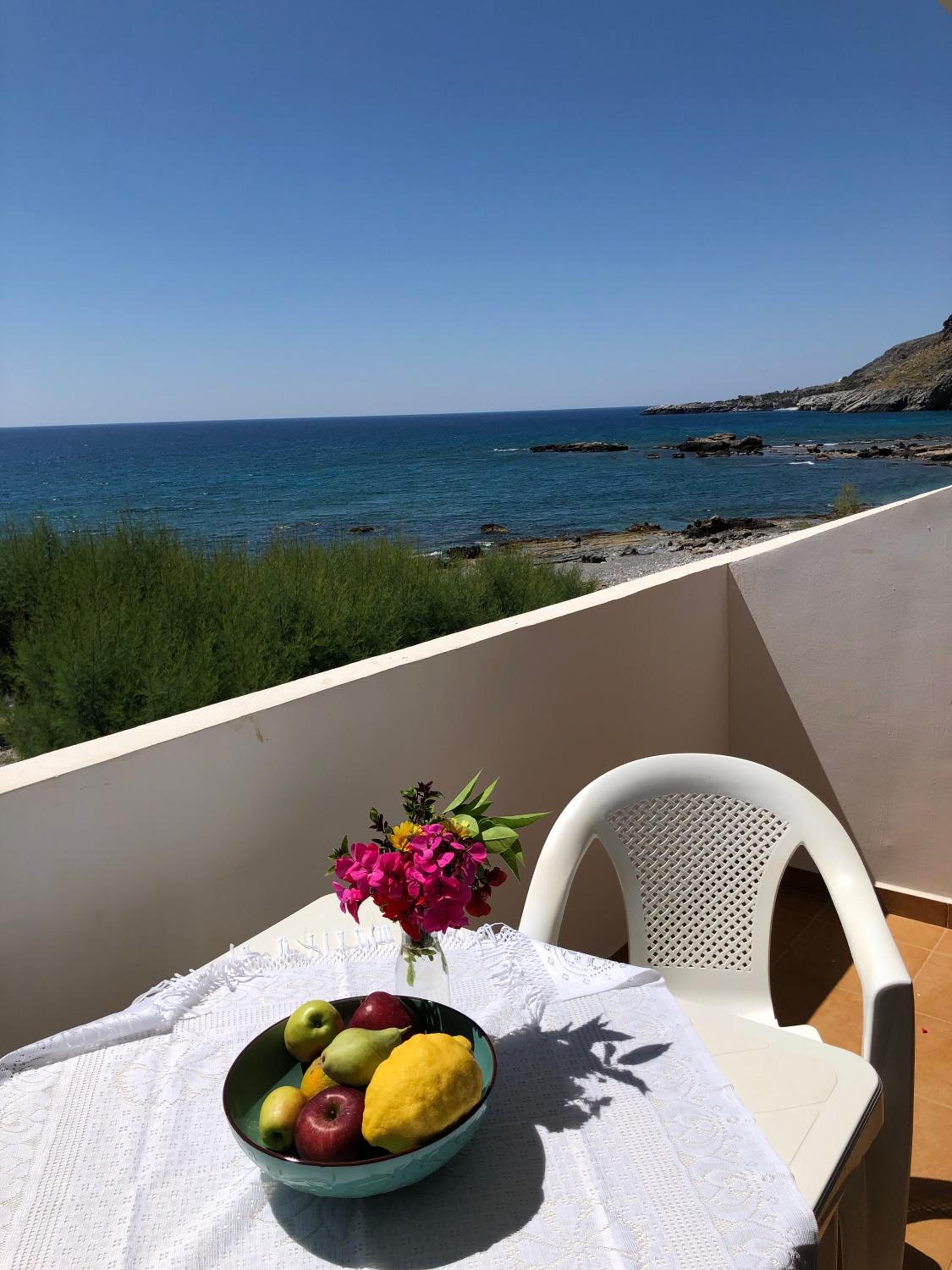 Deluxe Double Room with Balcony and Sea View - Photo 9