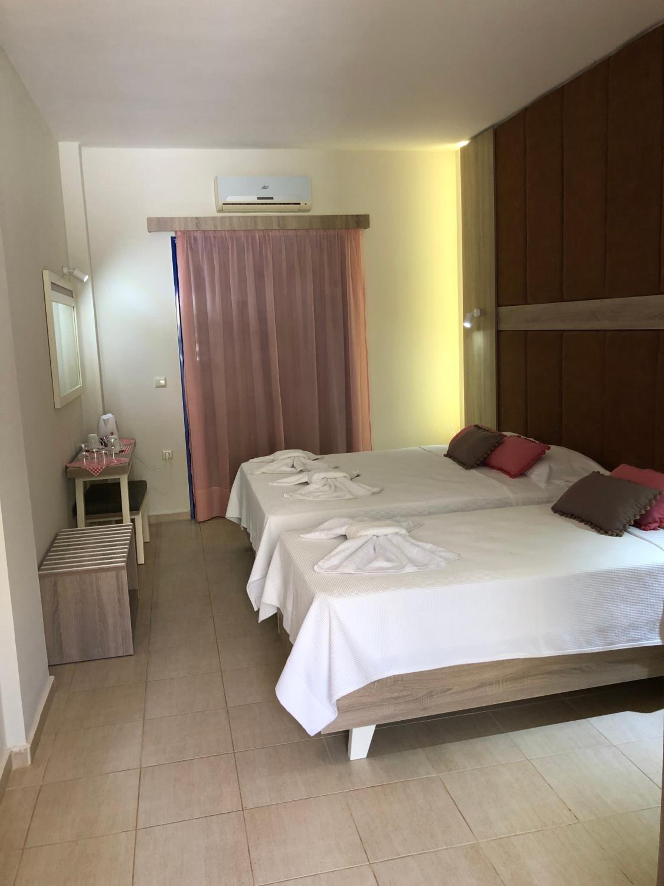 Deluxe Triple Room with Sea View - Photo 2
