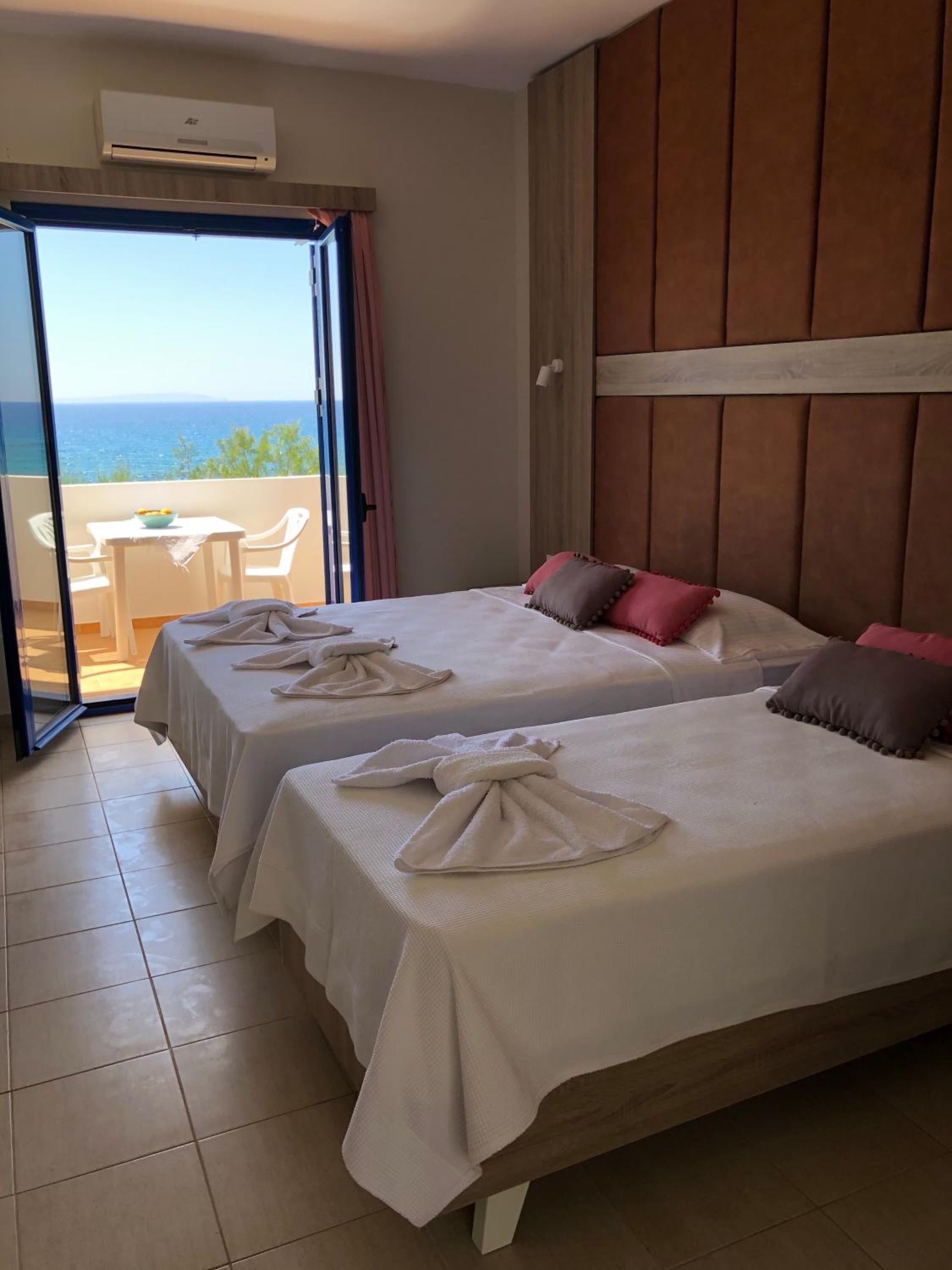 Deluxe Triple Room with Sea View - Photo 3