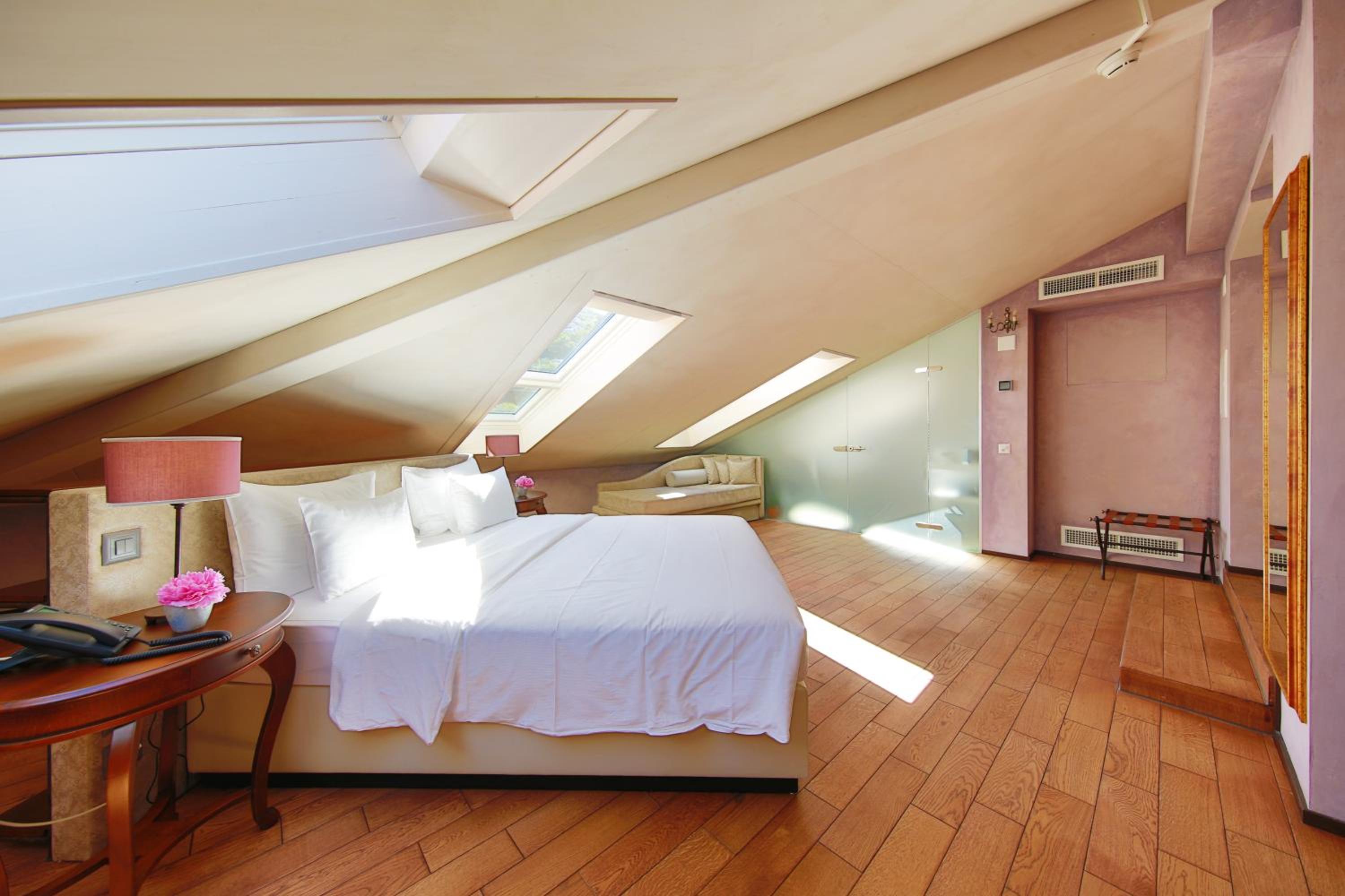 Tower Suite - Photo 4