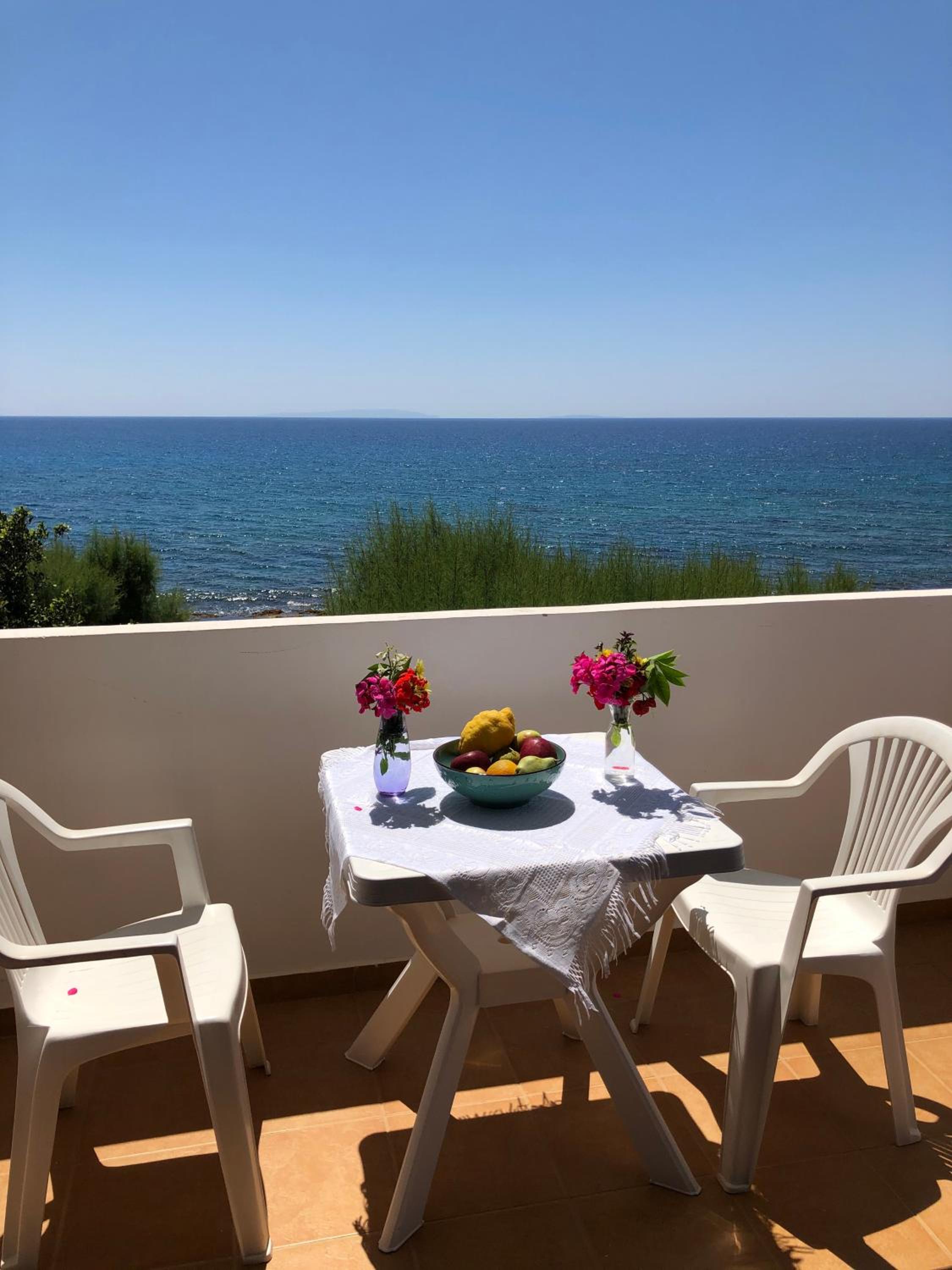 Deluxe Double Room with Balcony and Sea View - Photo 13