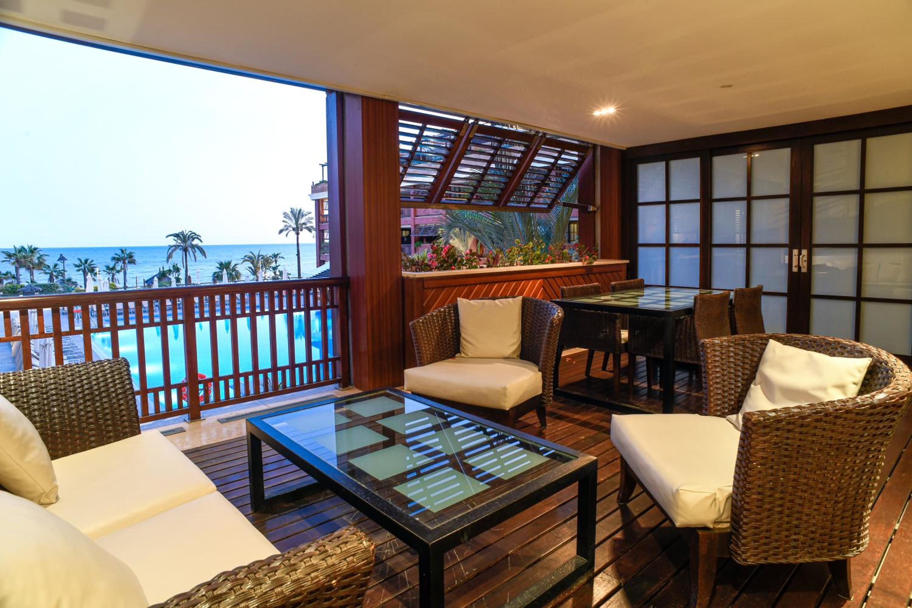 Superior Family Room with View