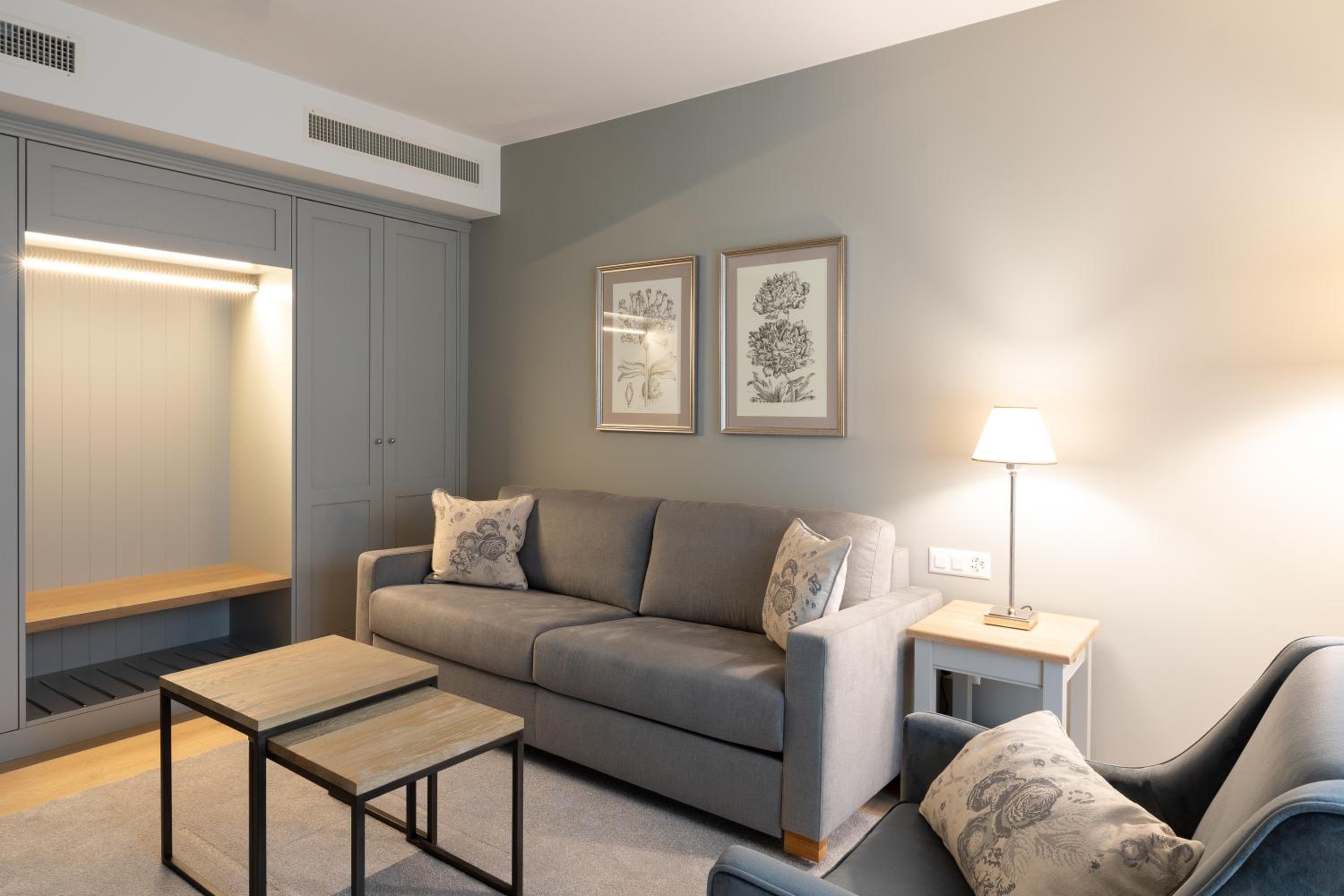 Family Room with Terrace photo 2