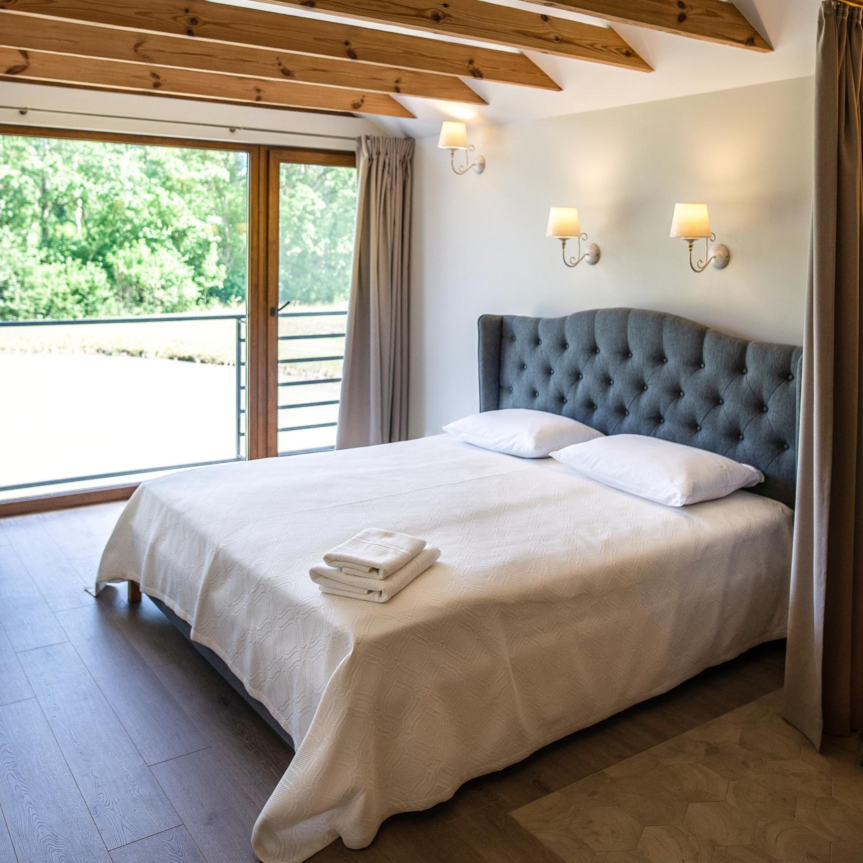Deluxe Double Room with Bath - Photo 1