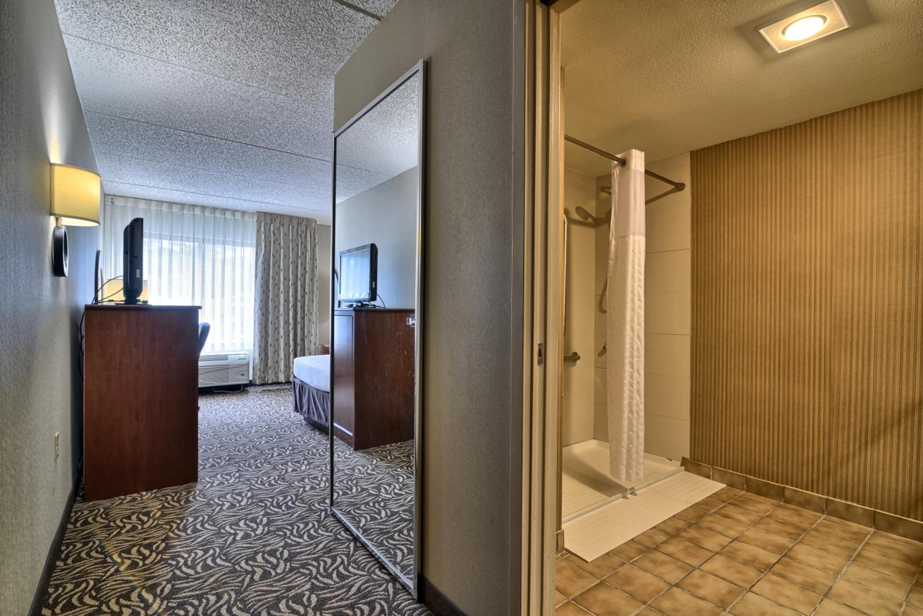 Double Room - Accessible/Non-Smoking - Photo 5
