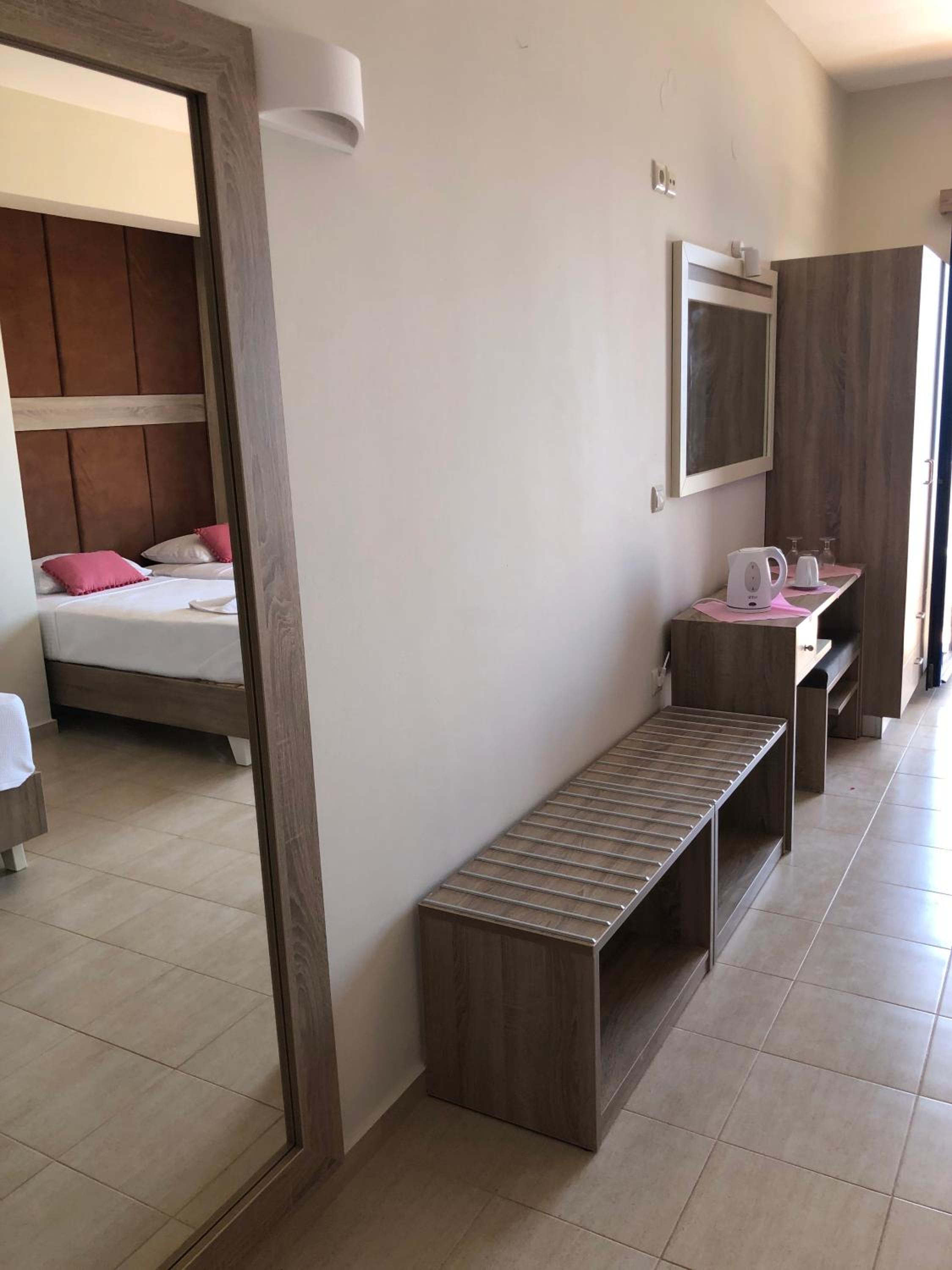 Deluxe Double Room with Balcony and Sea View - Photo 4