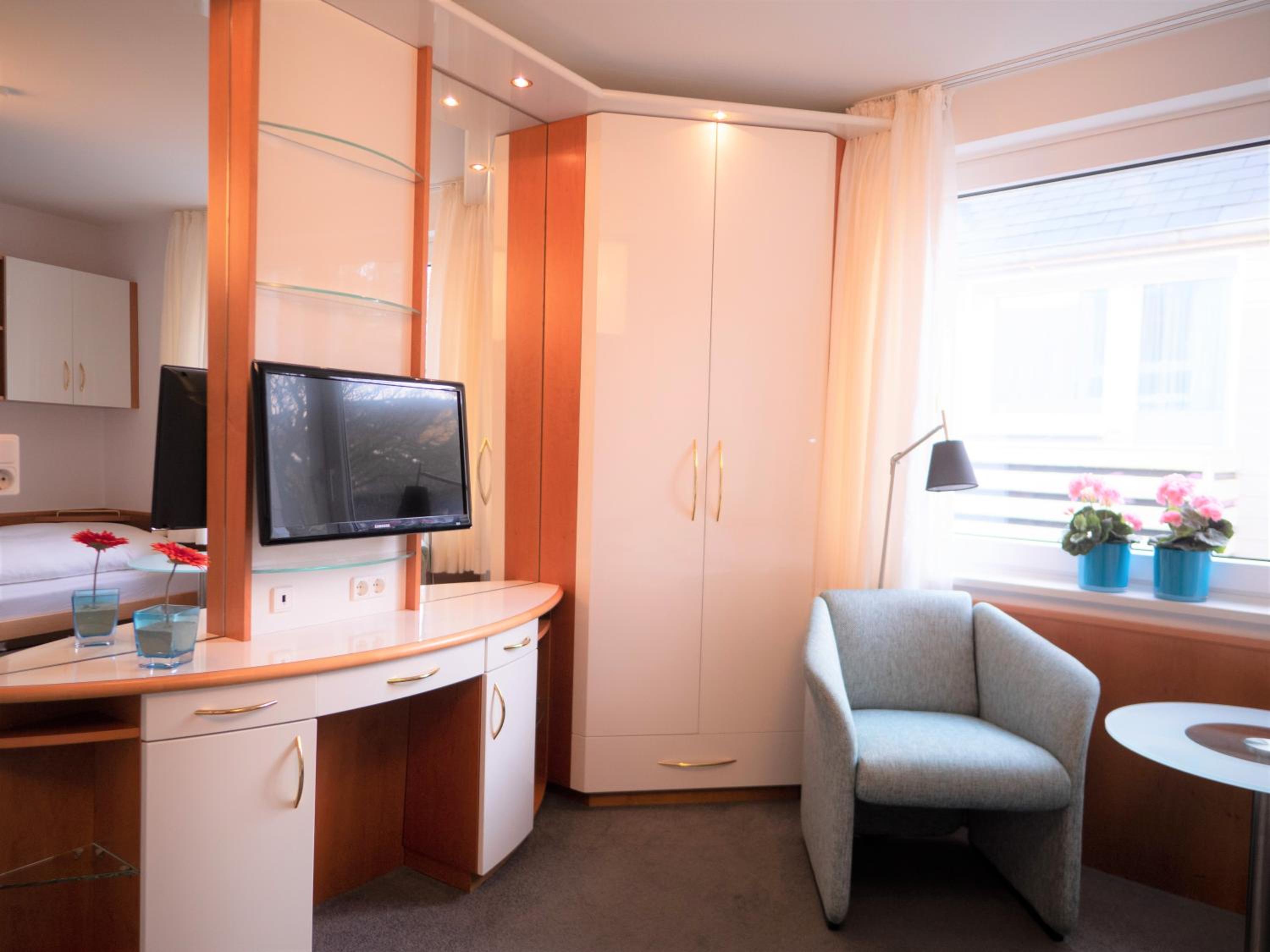 Single Room - Countryside View photo 2
