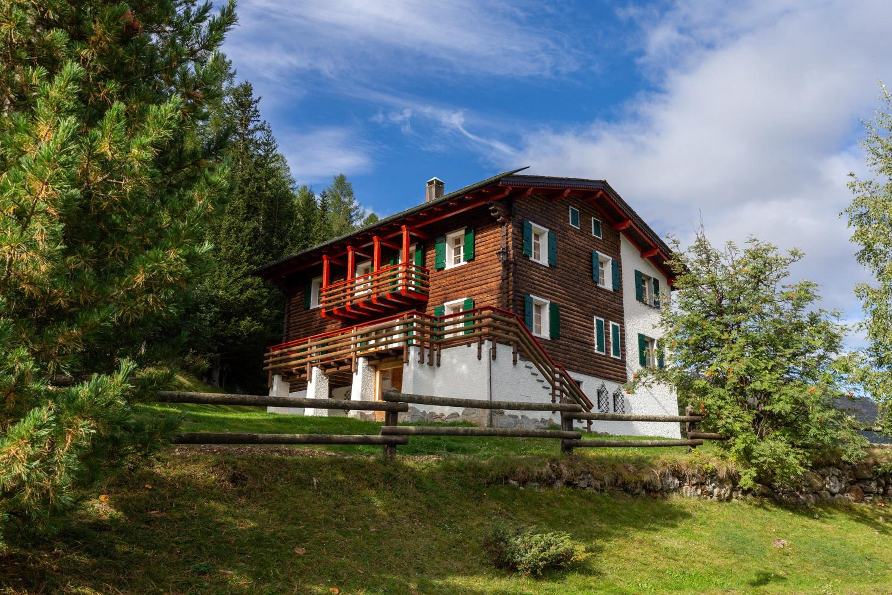 Seven-Bedroom House photo 2
