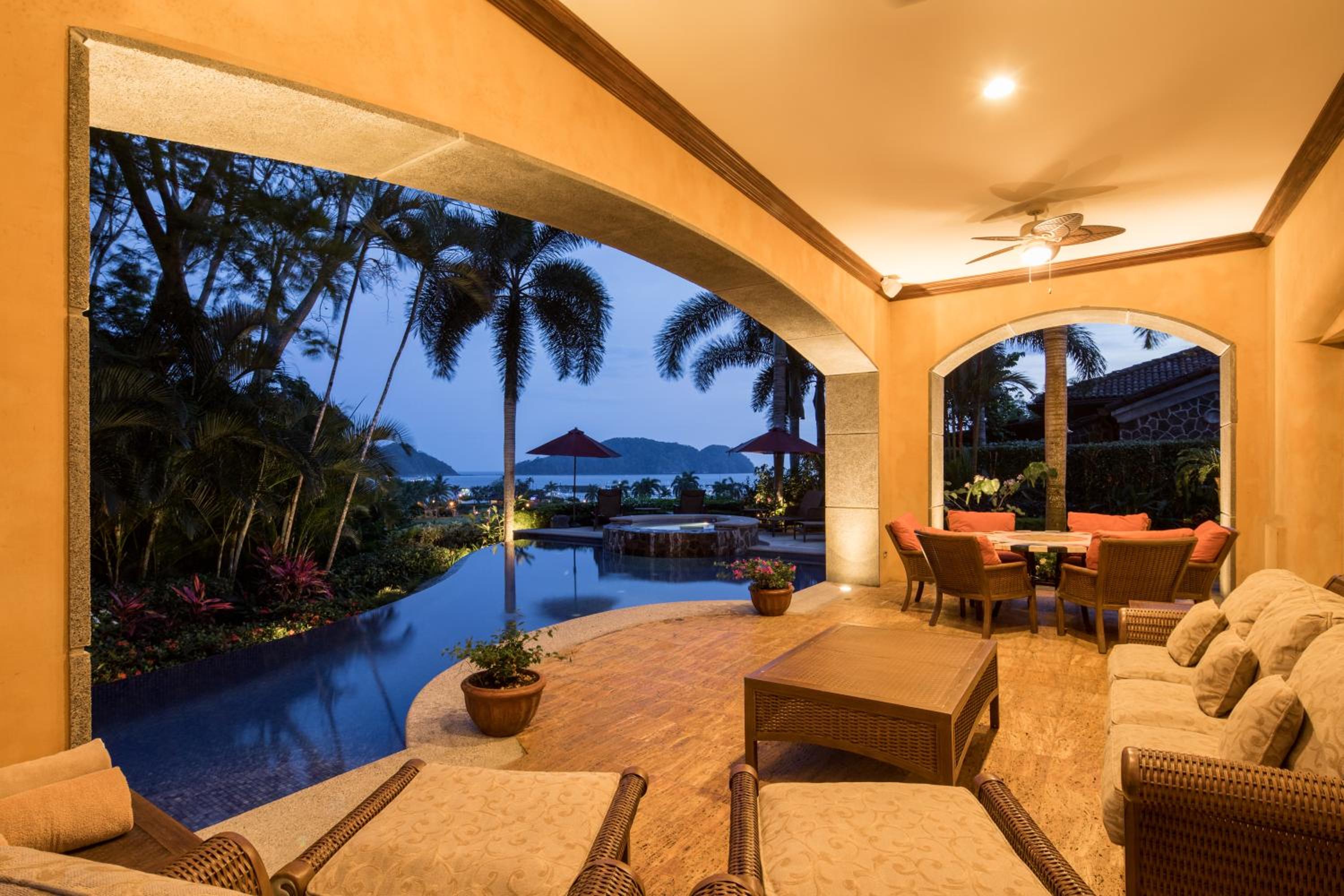 Four-Bedroom Villa photo 2