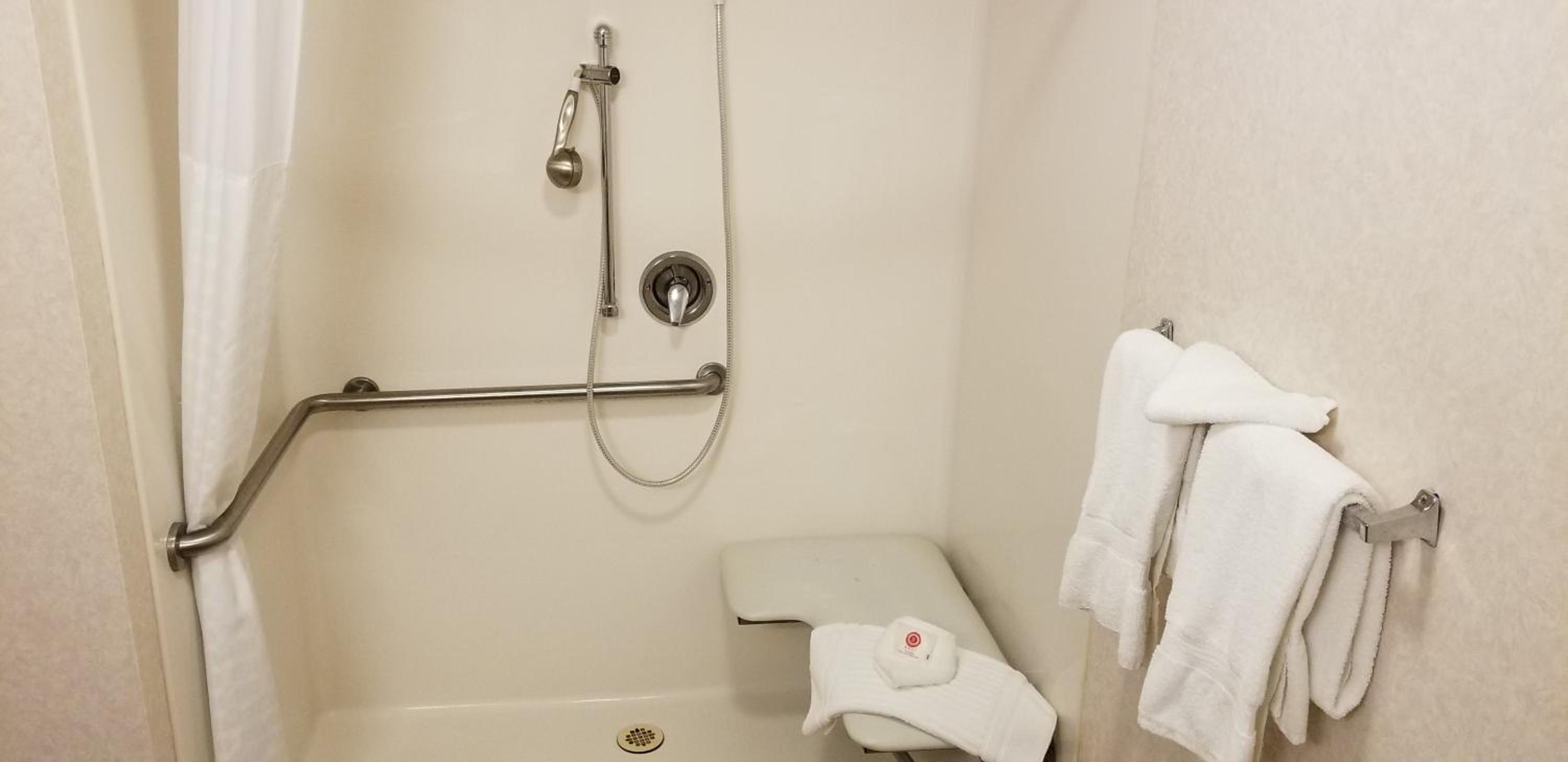 Standard King Accessible Non-Smoking - Photo 4