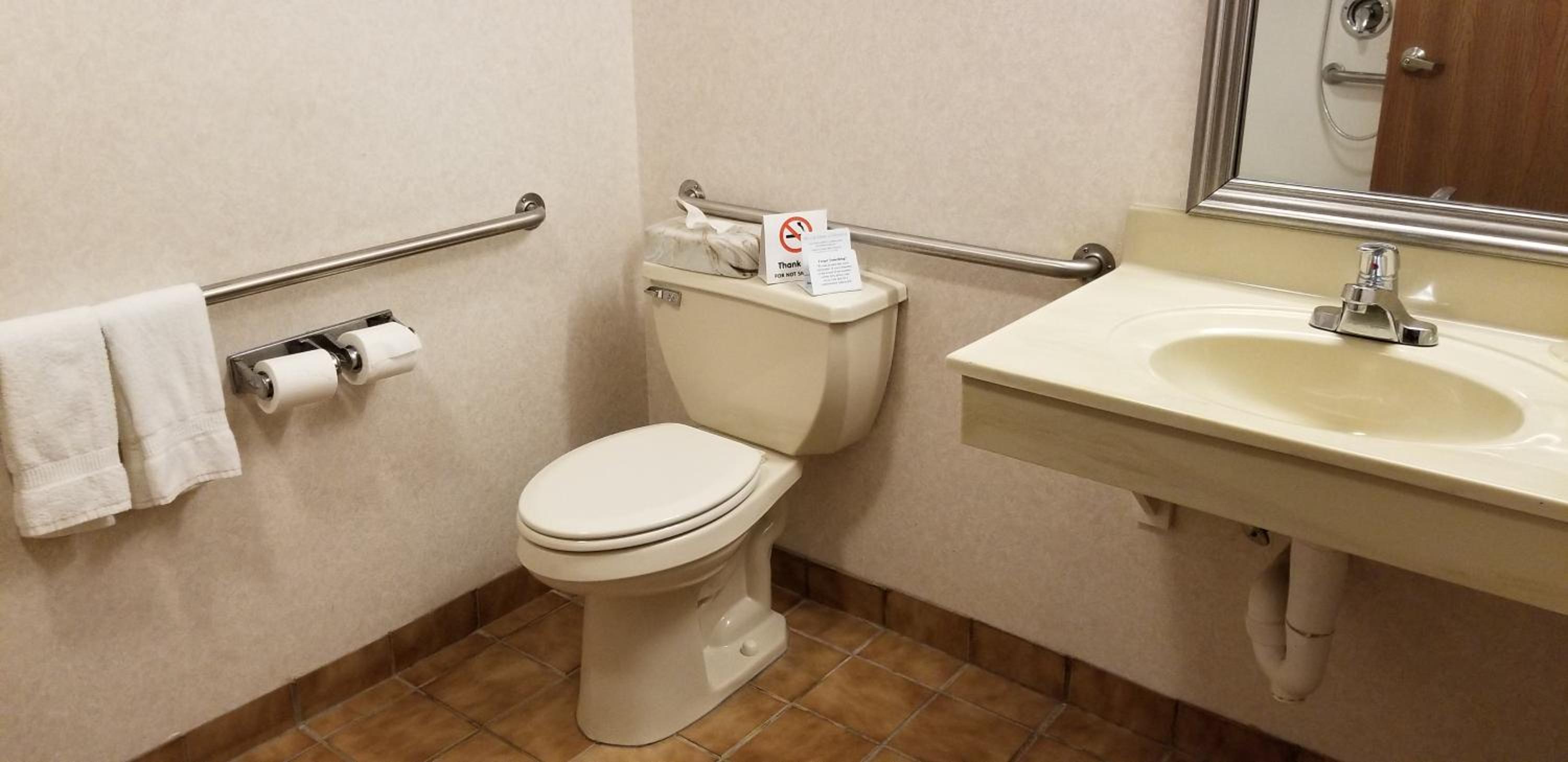 Standard King Accessible Non-Smoking - Photo 2