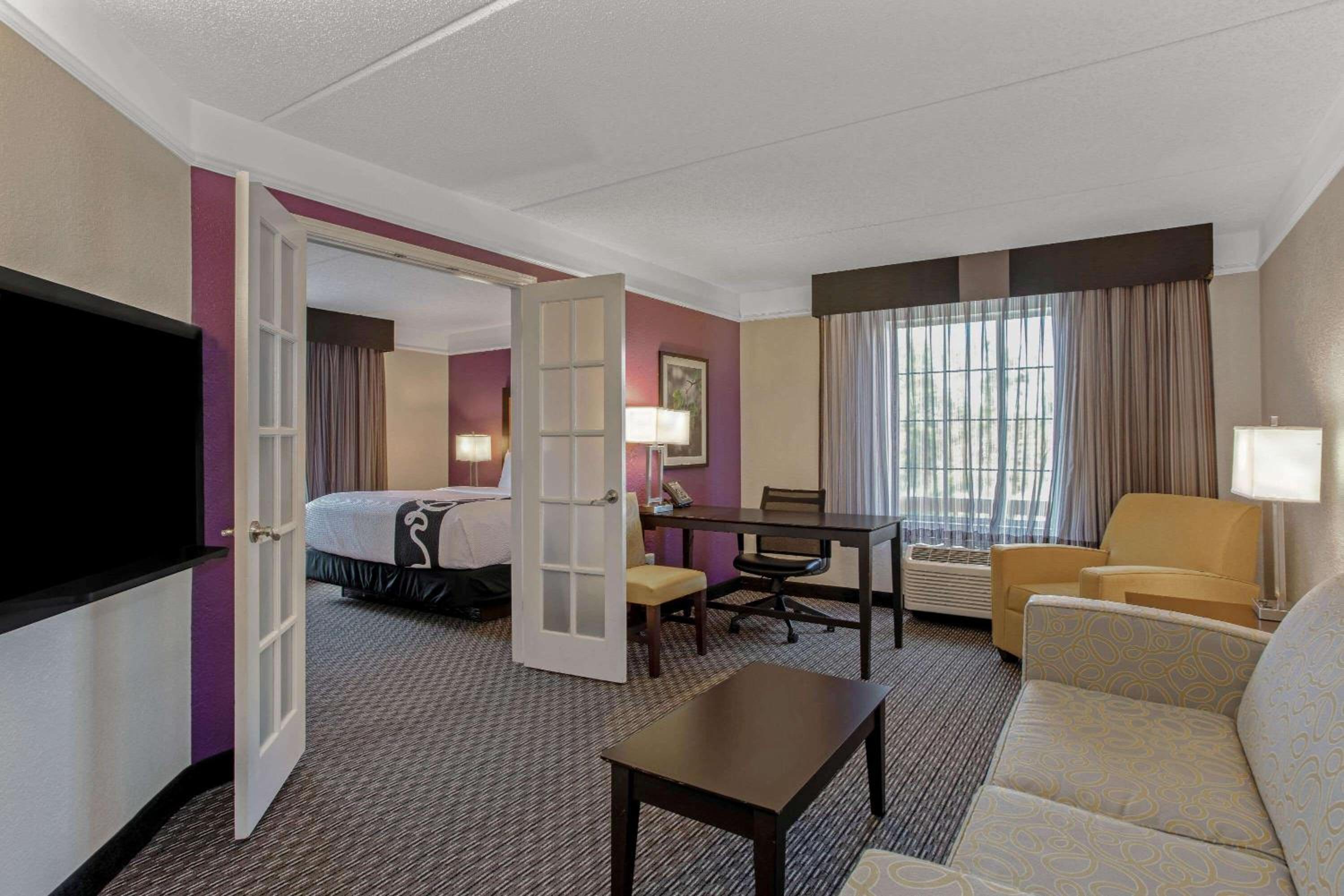 Deluxe King Suite - Non-Smoking photo 2