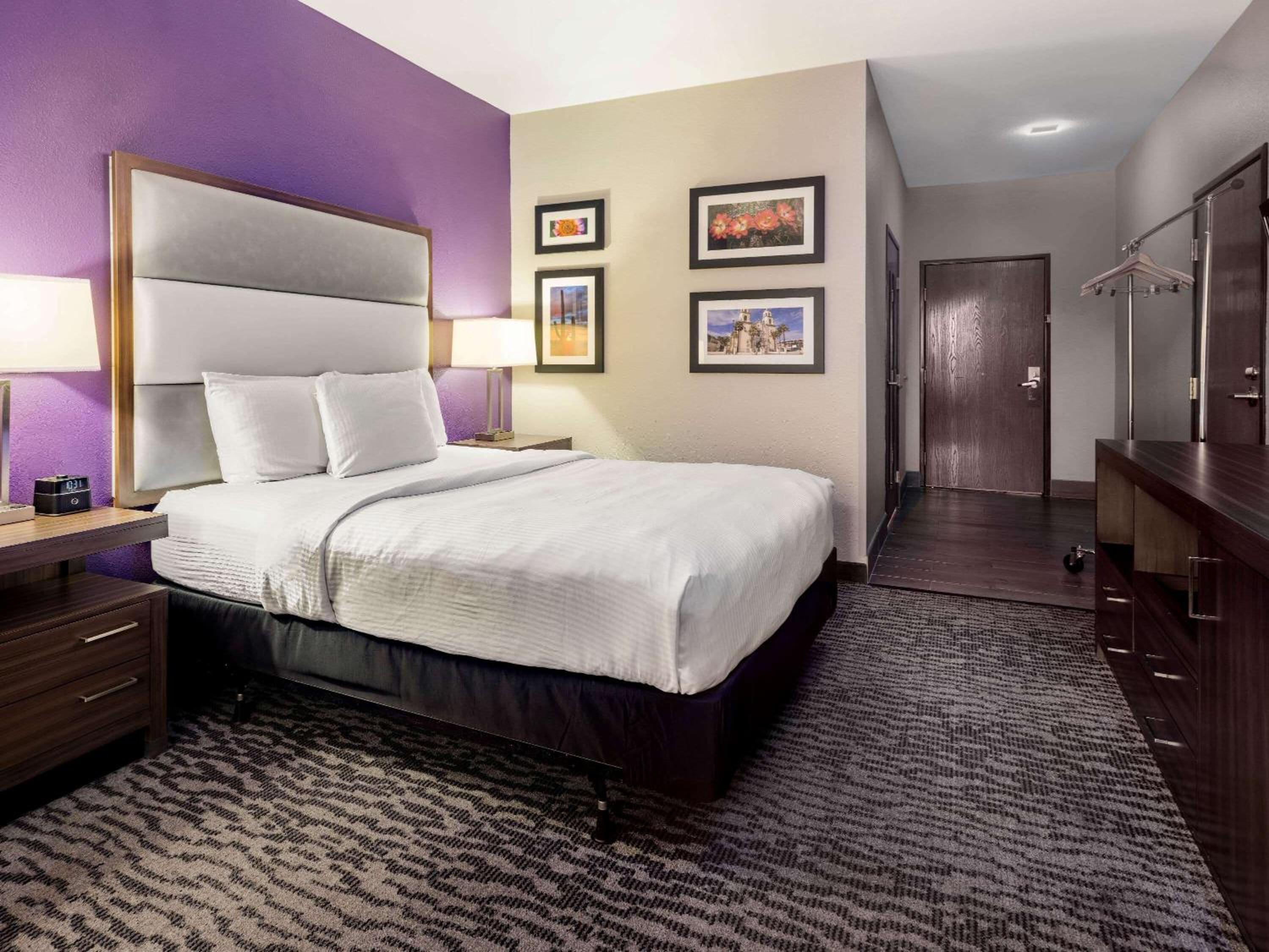 Queen Room - Disability Access - Photo 1