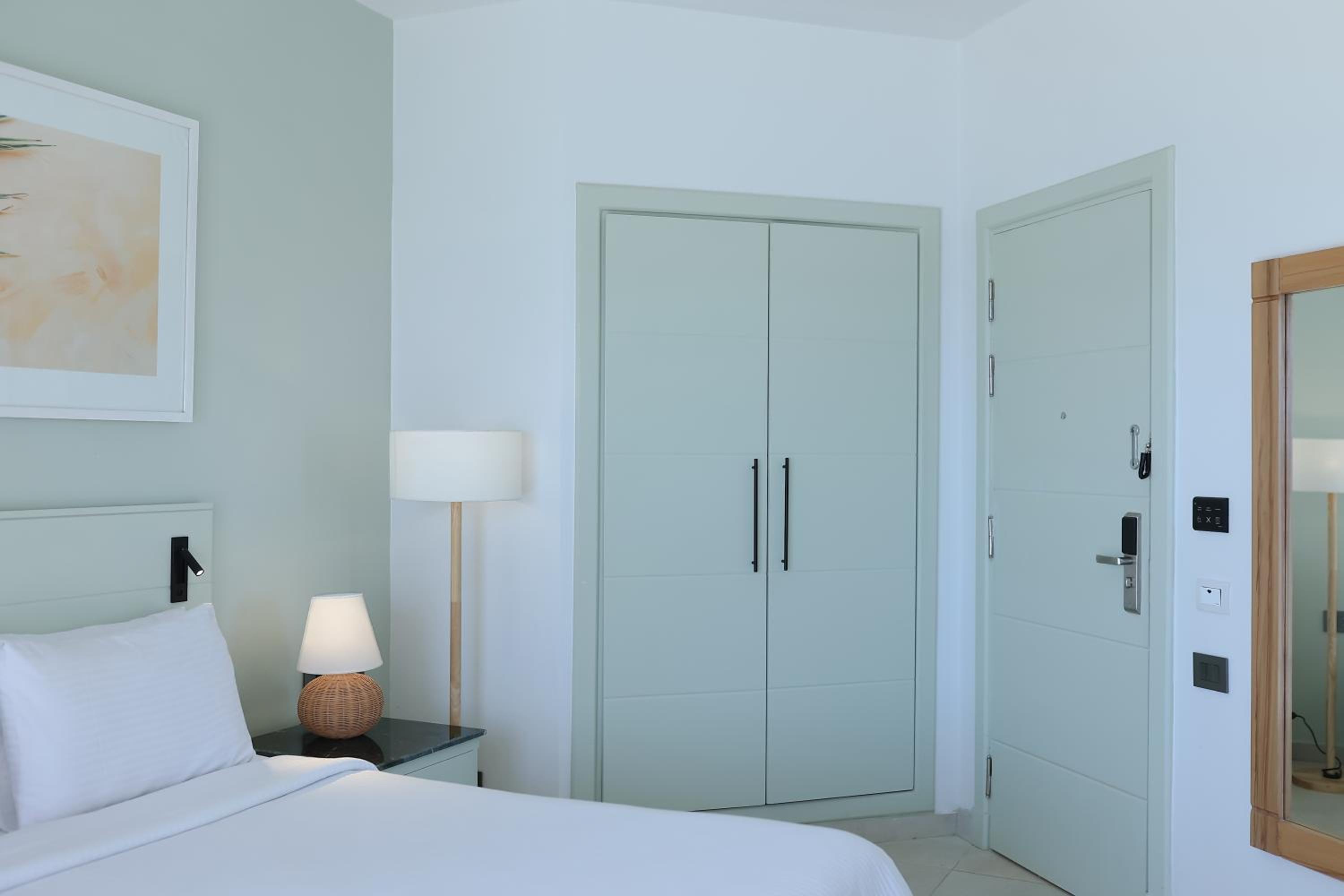 Superior Pool View Room thumbnail 5