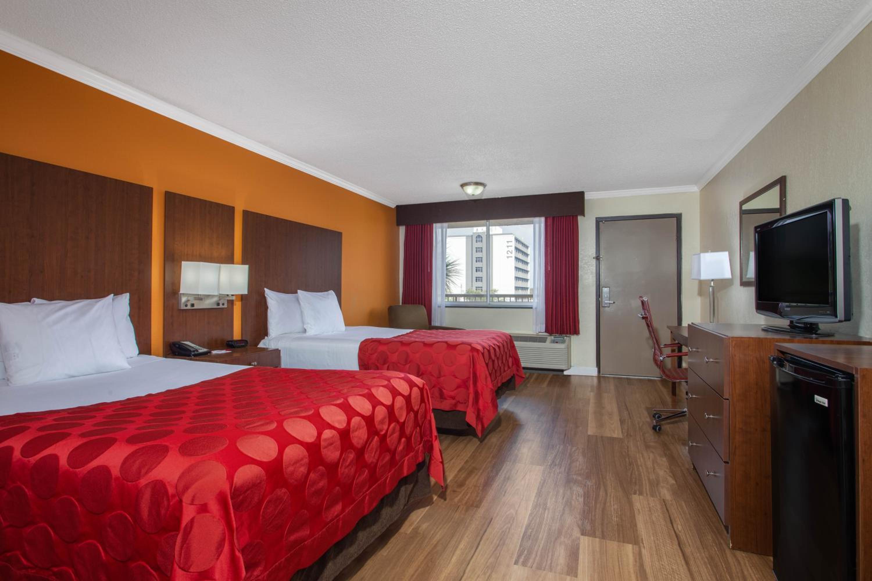 Double Room with Two Double Beds and City View - Non-Smoking photo 2