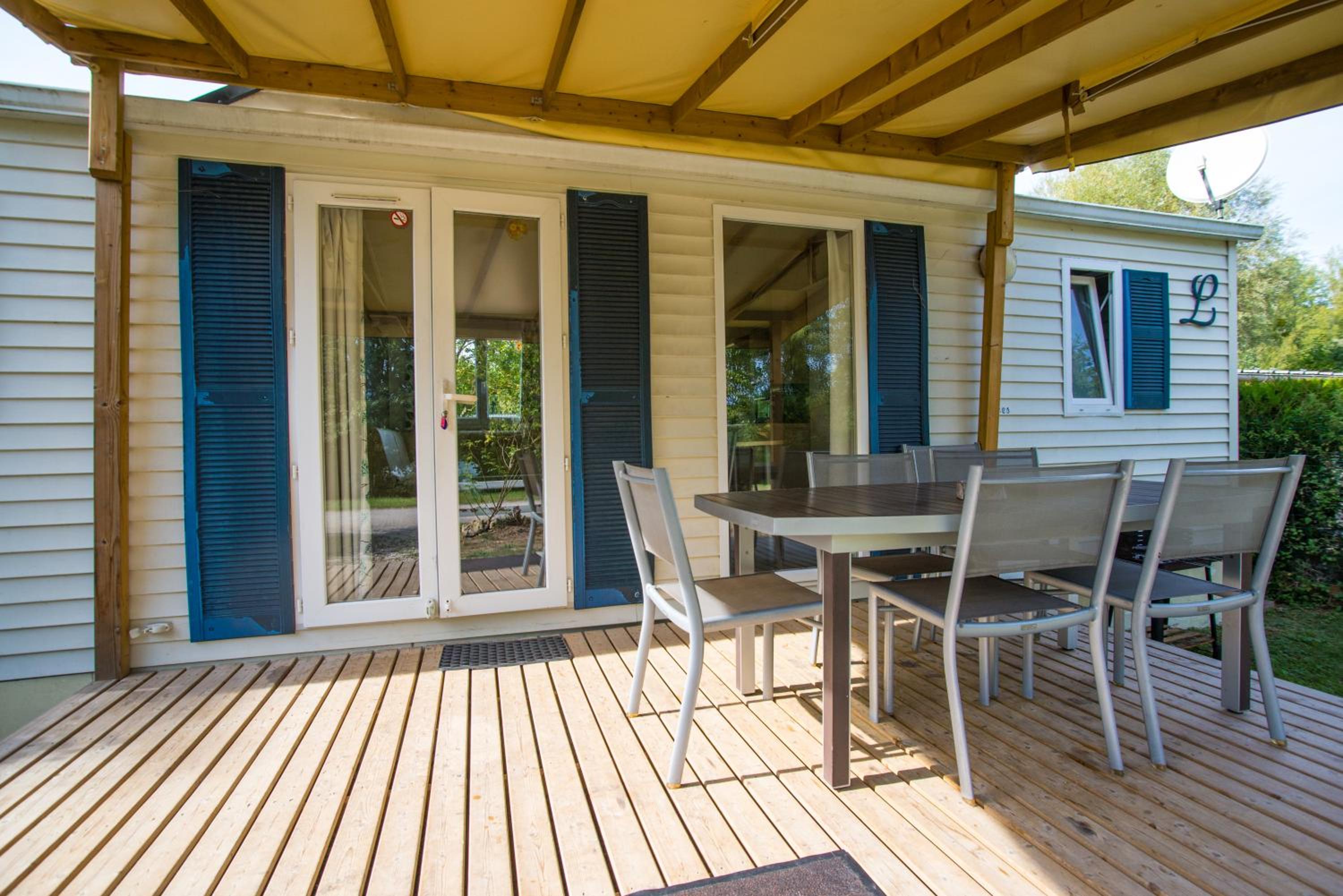 Three-Bedroom Bungalow - Photo 2