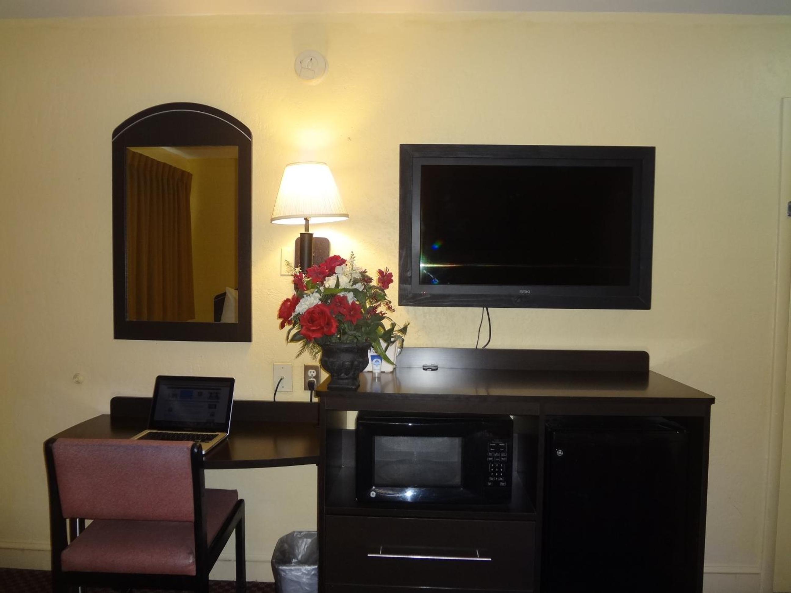 Double Room with Two Double Beds - Non-Smoking - Photo 4