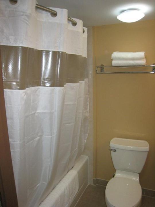 King Room - Disability Access/Non-Smoking - Photo 10
