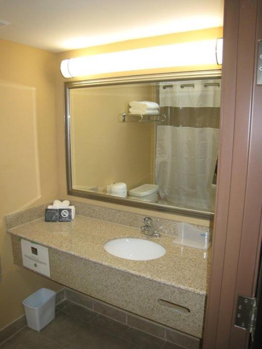 King Room - Disability Access/Non-Smoking - Photo 9