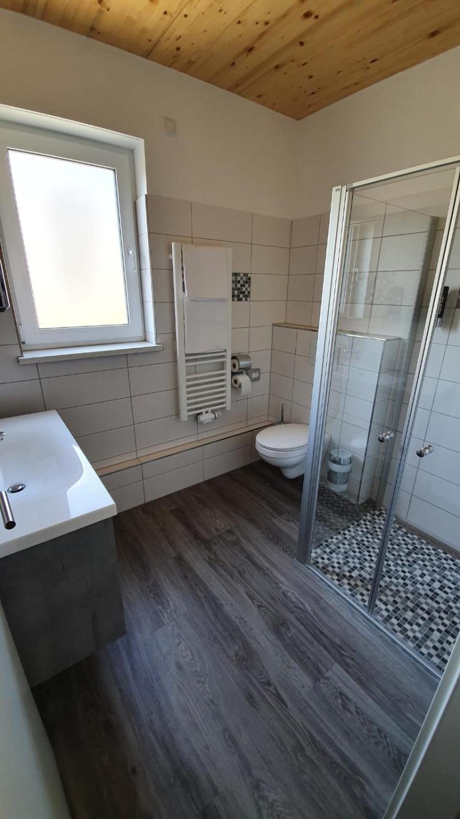 Deluxe Double Room with Shower - Photo 5