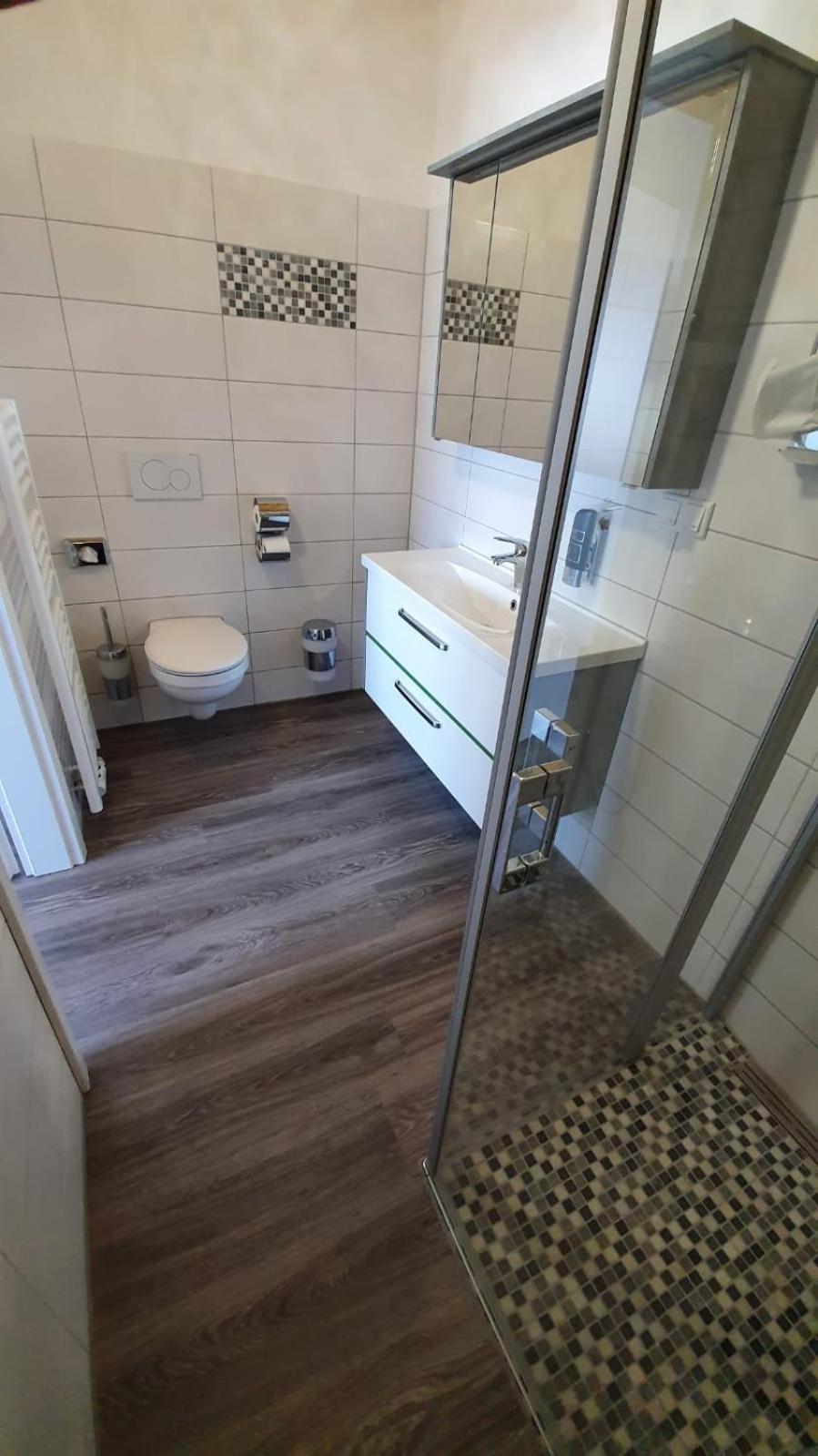 Deluxe Double Room with Shower - Photo 6