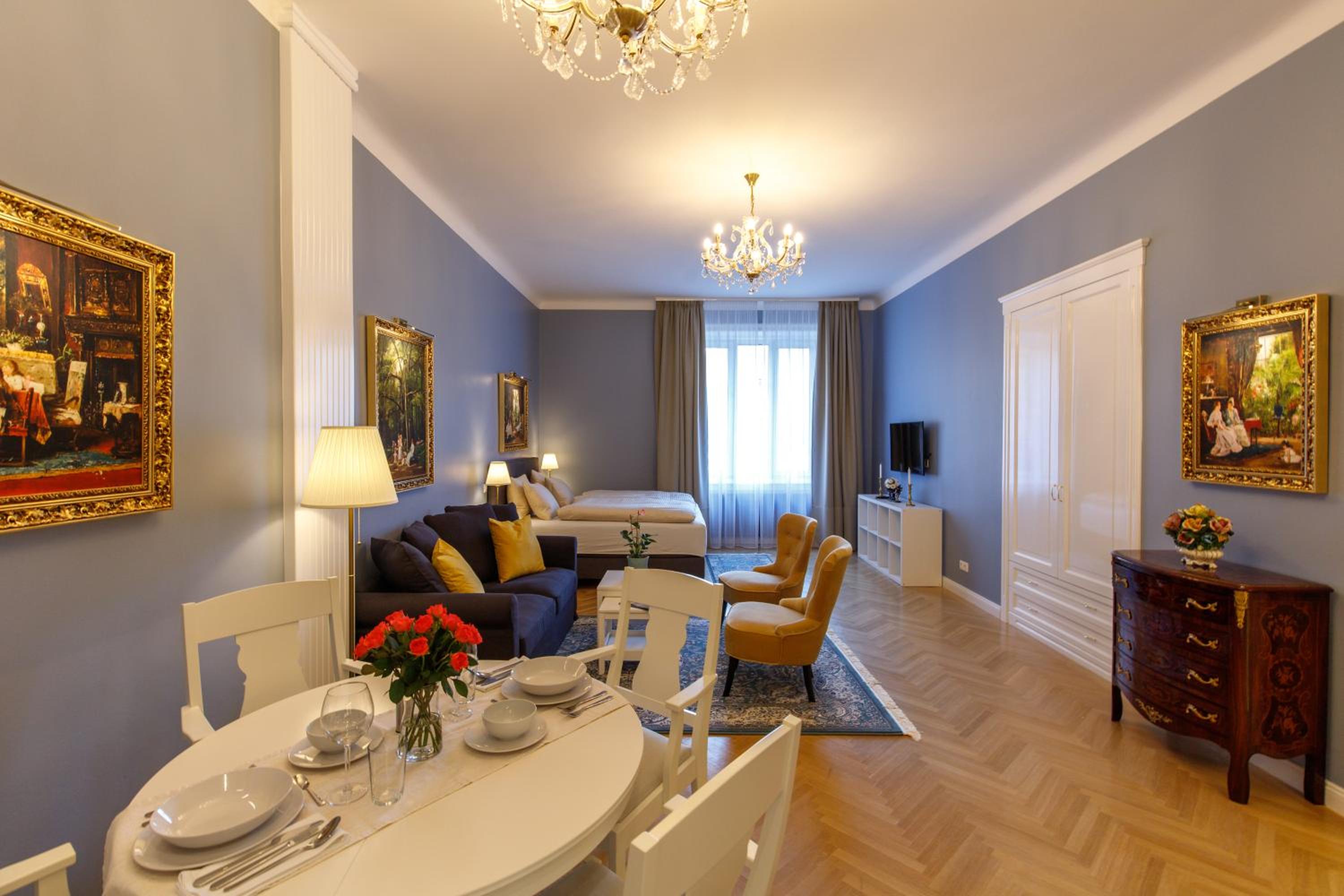 One-Bedroom Apartment - Photo 1