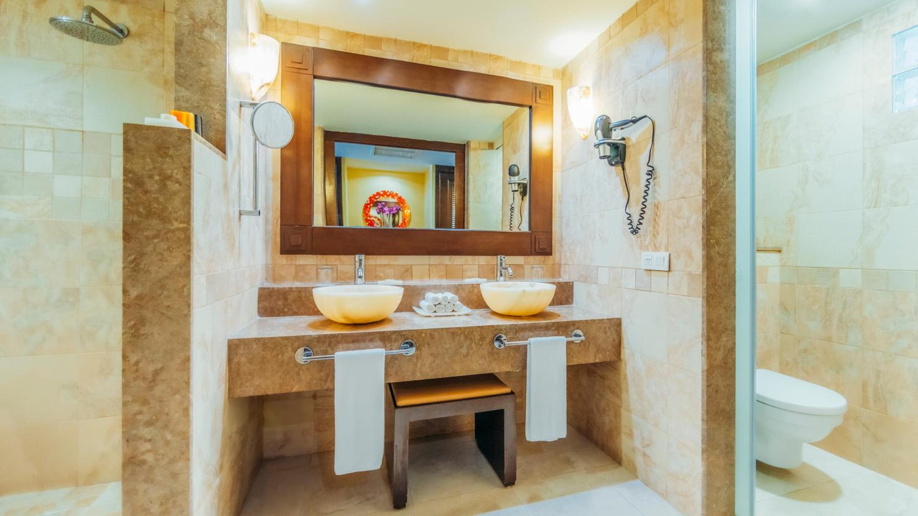 Junior Suite (2 Adults + 1 Child)