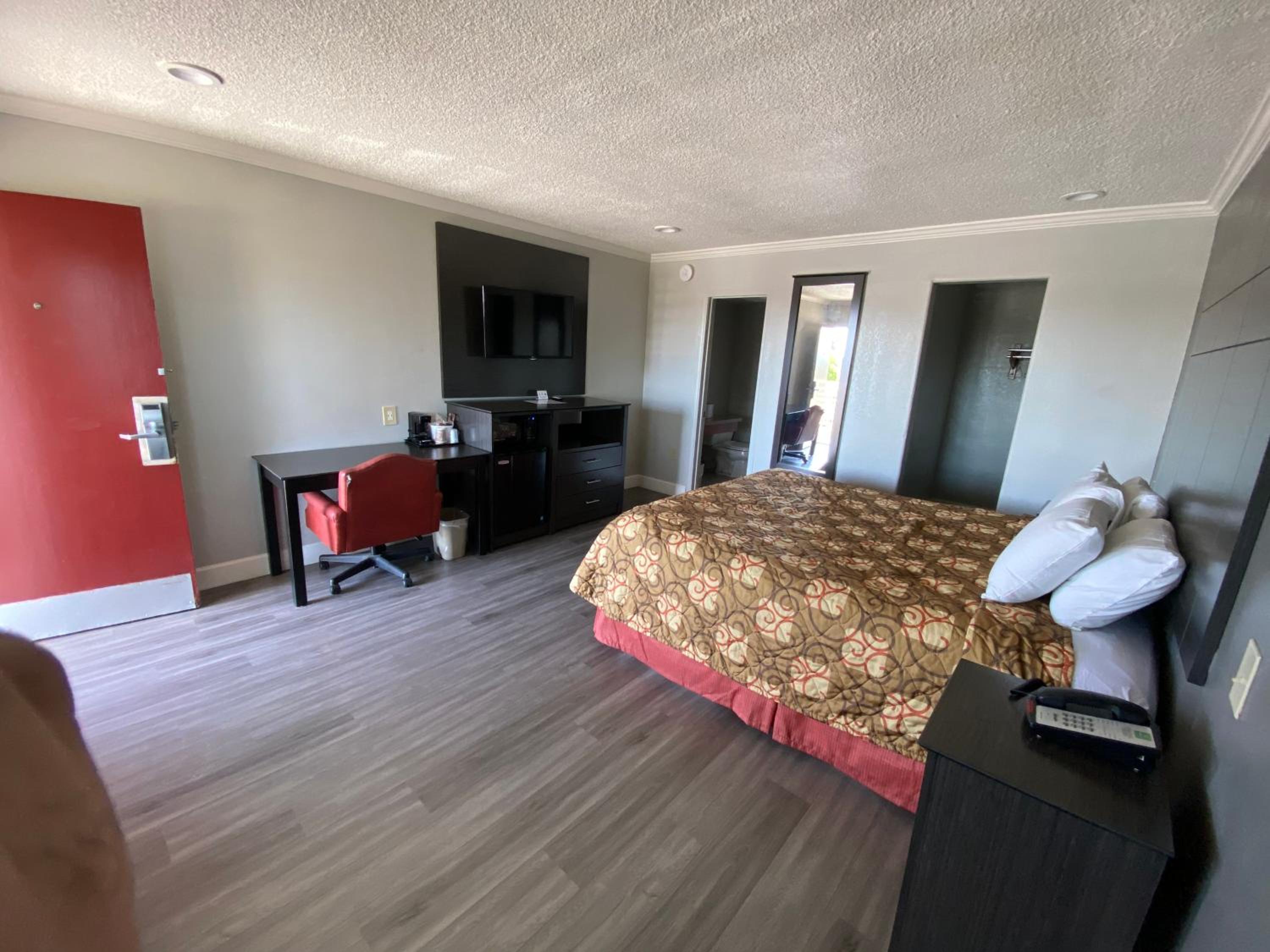 Deluxe King Room photo 2