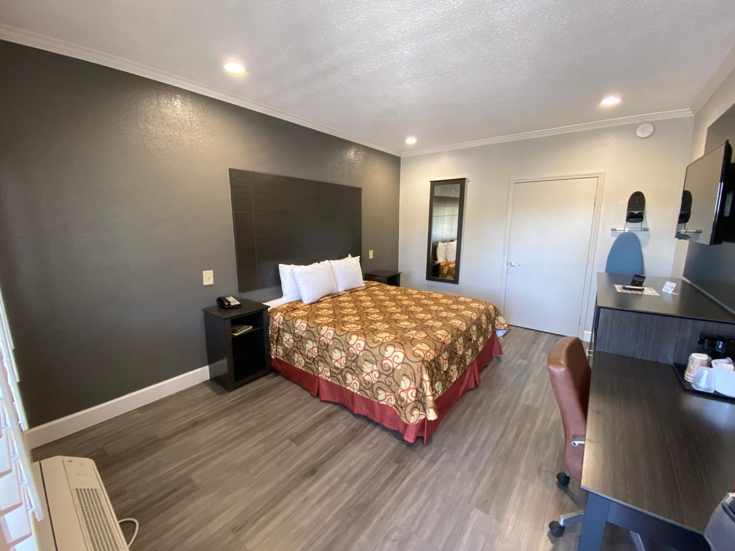 Deluxe King Room photo 3