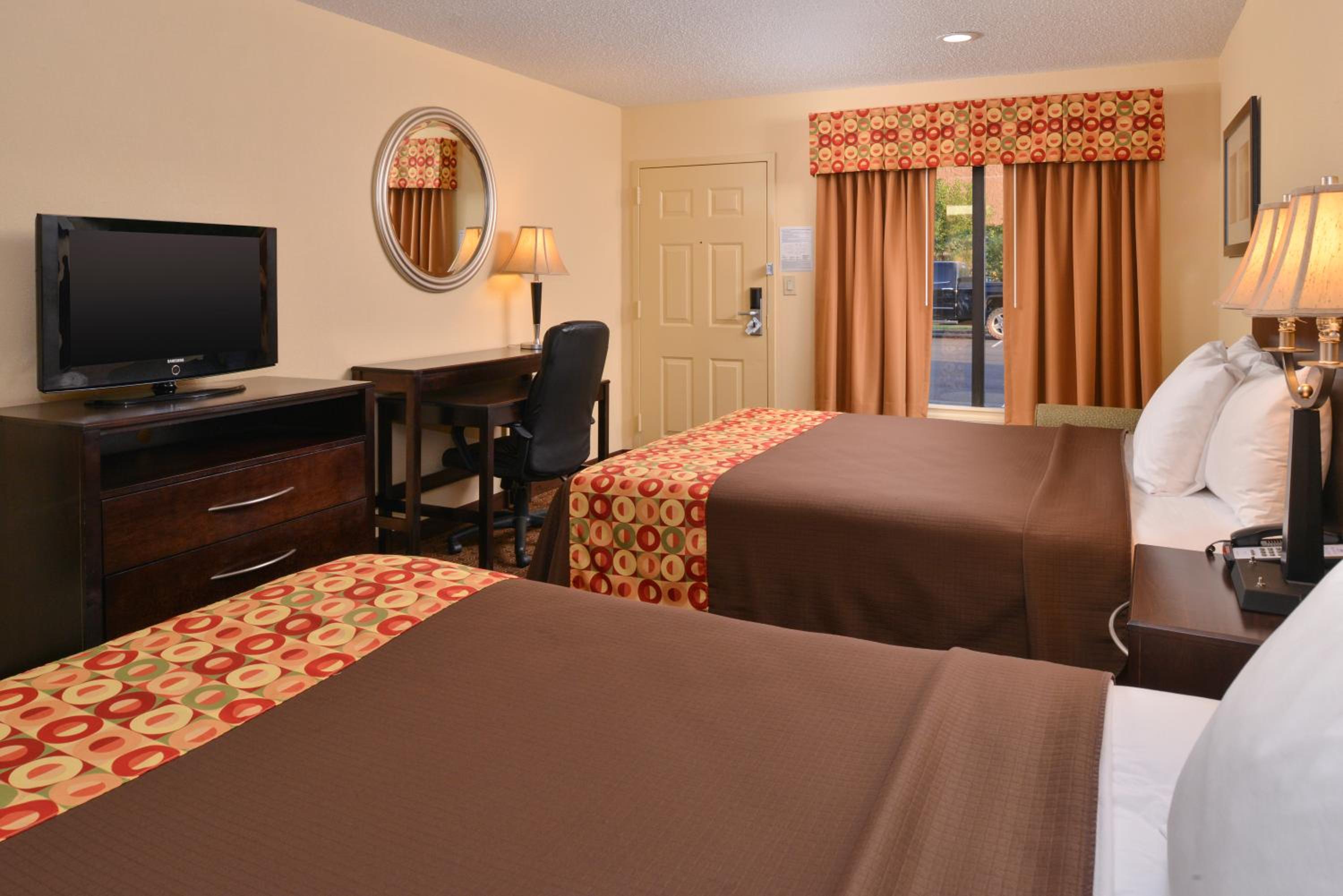 Queen Room photo 1