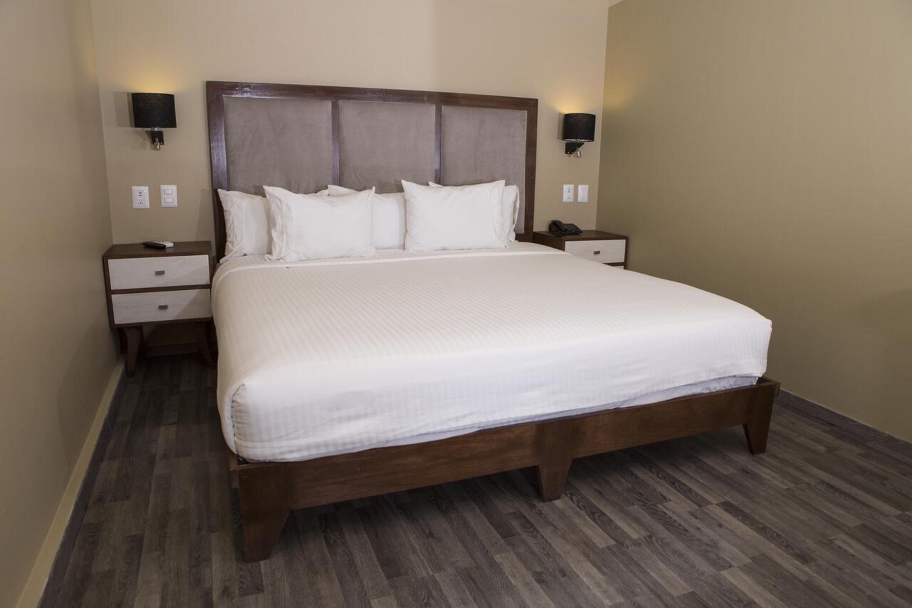 Superior Suite - Photo 7
