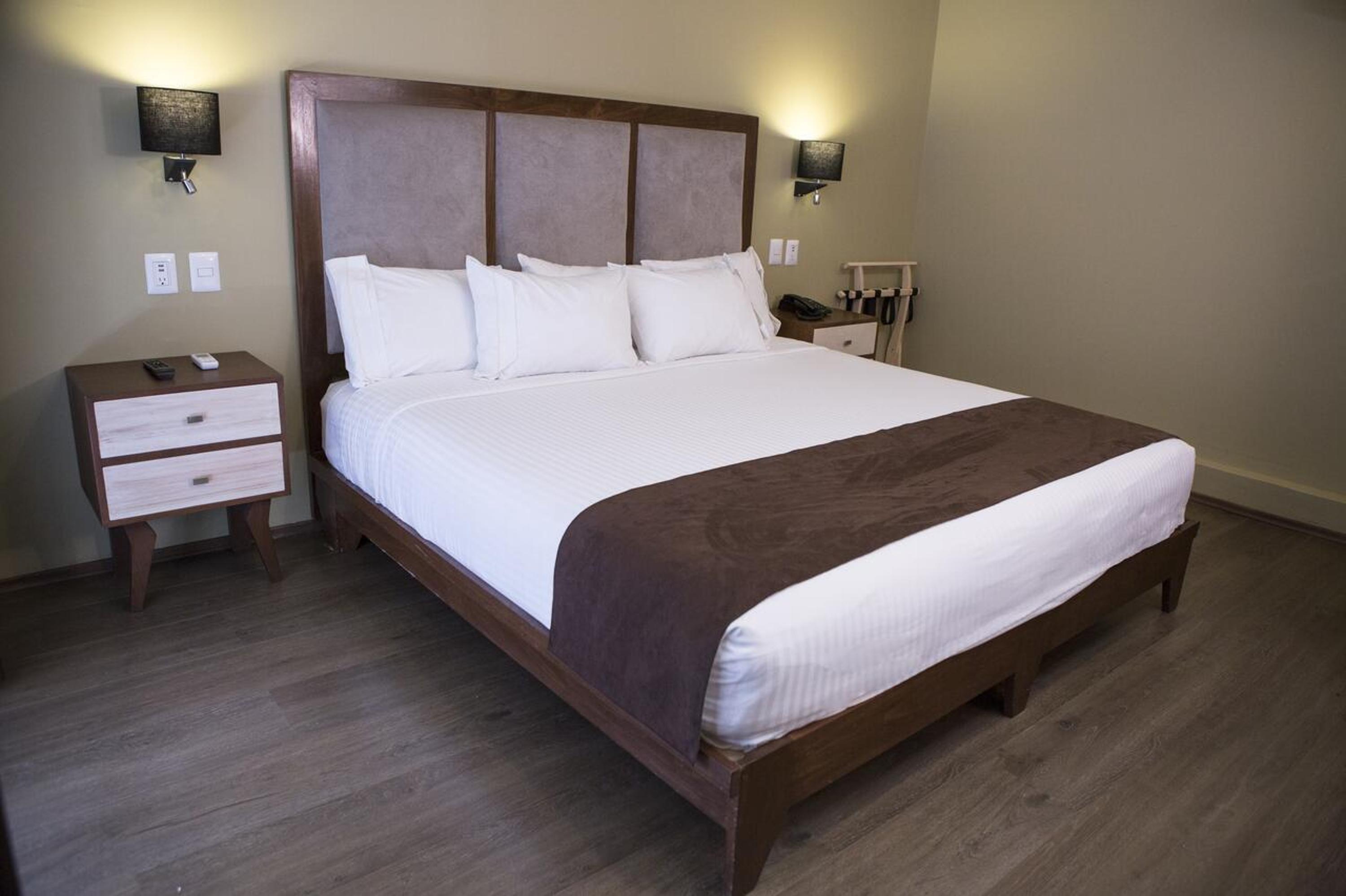 Superior Suite - Photo 9
