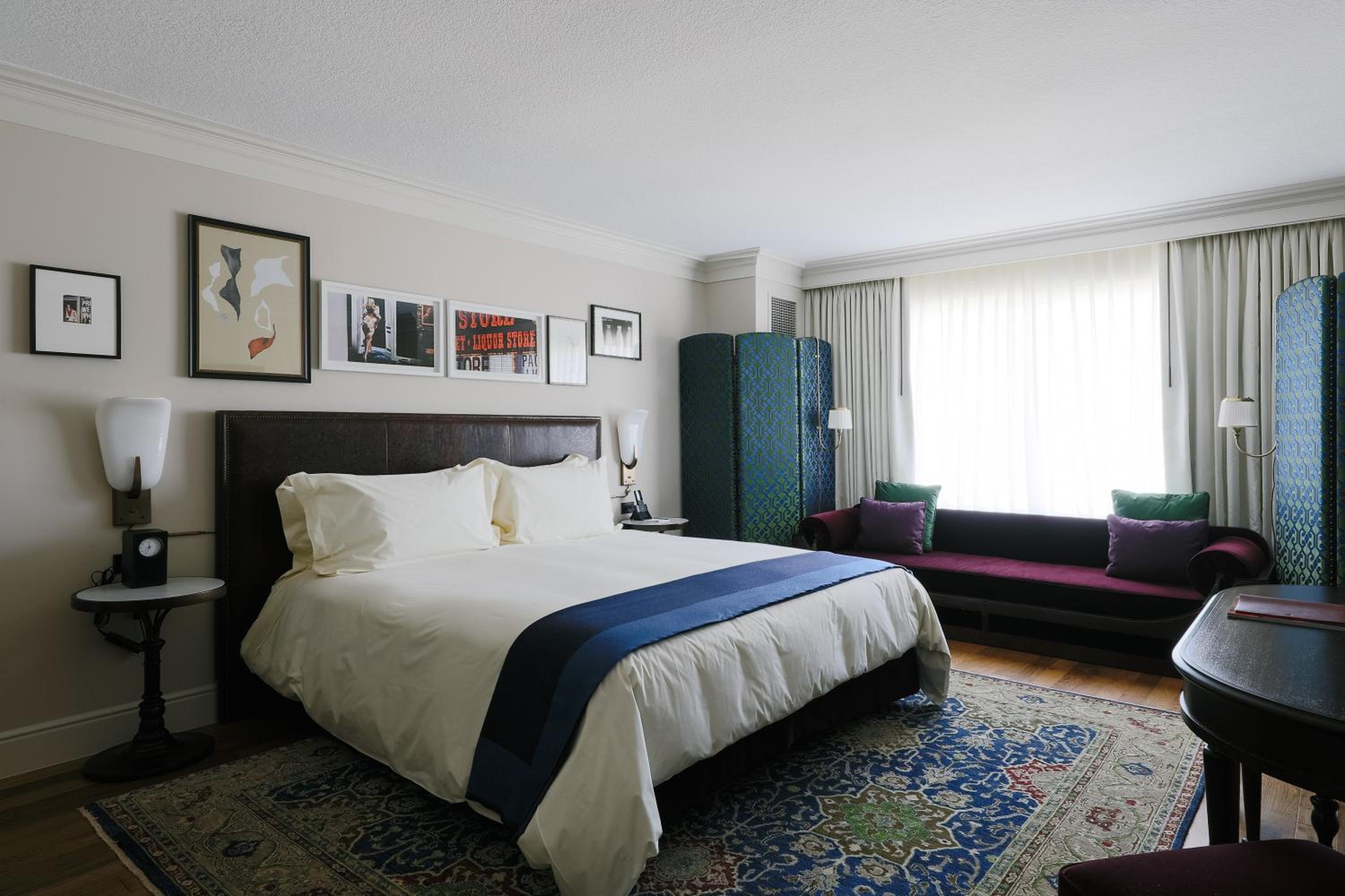 Classic King Room with One King Bed (Non Smoking)