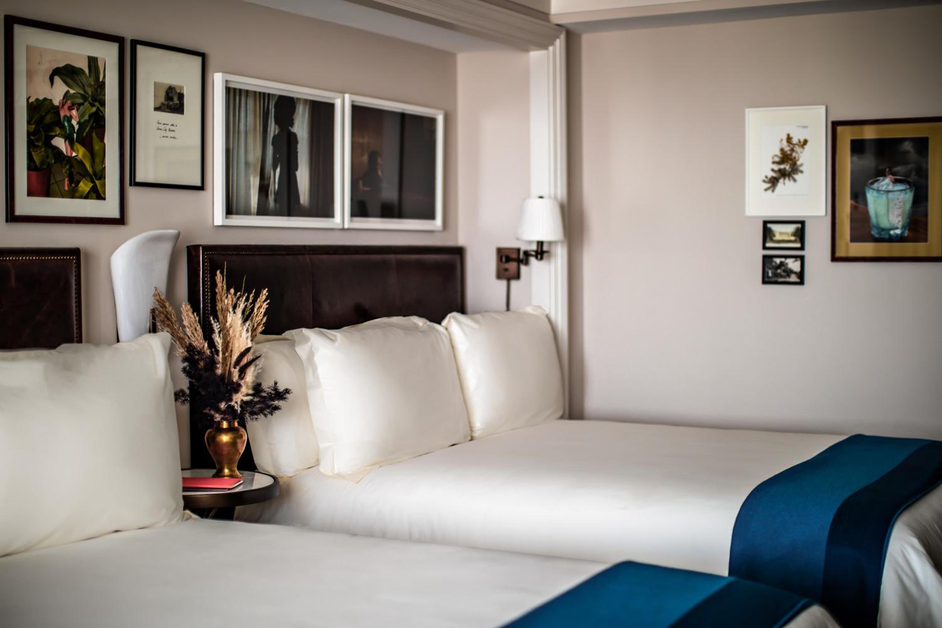 Classic Queen Room with Two Queen Beds (Non Smoking)