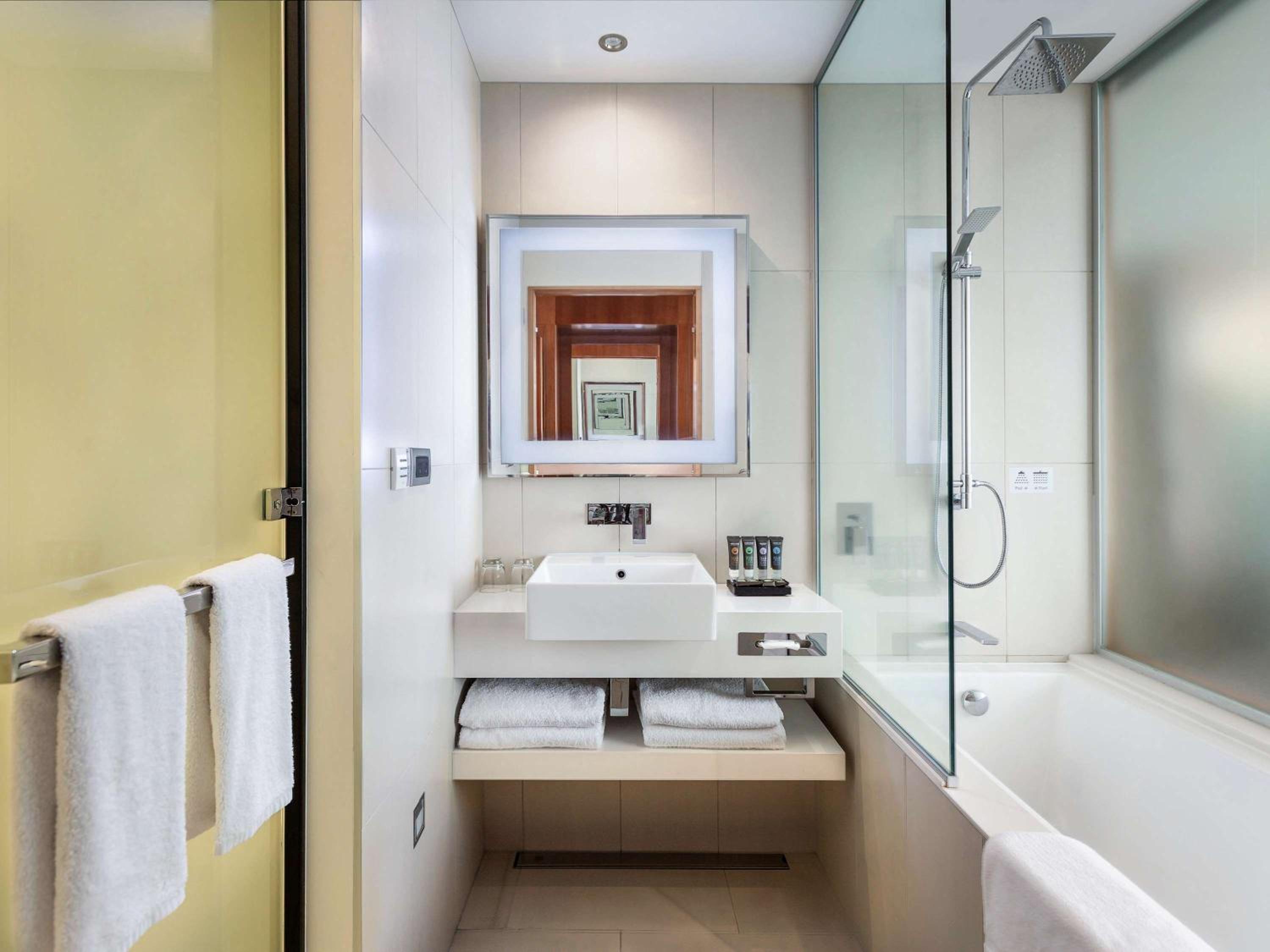 Superior King Room - Photo 2