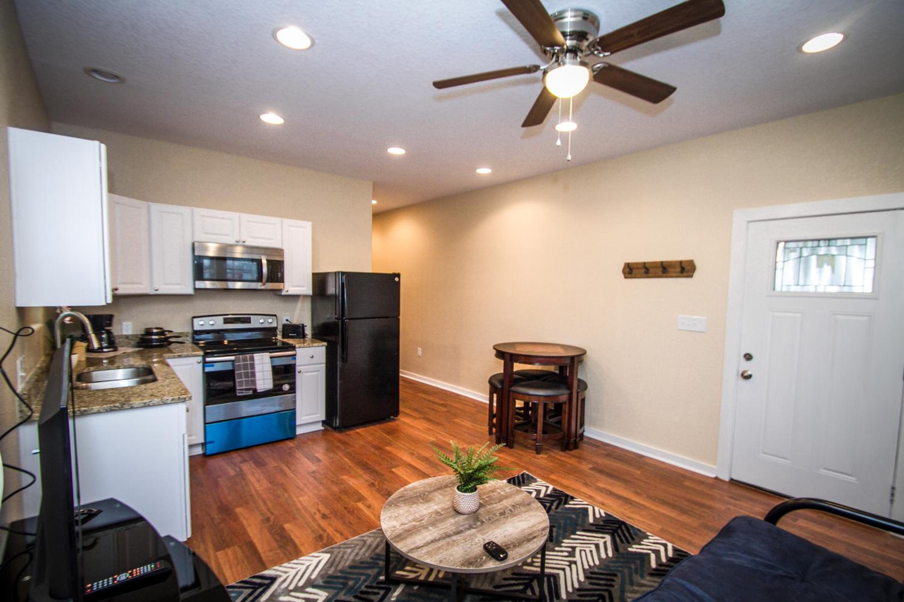 Two-Bedroom Apartment - Photo 16