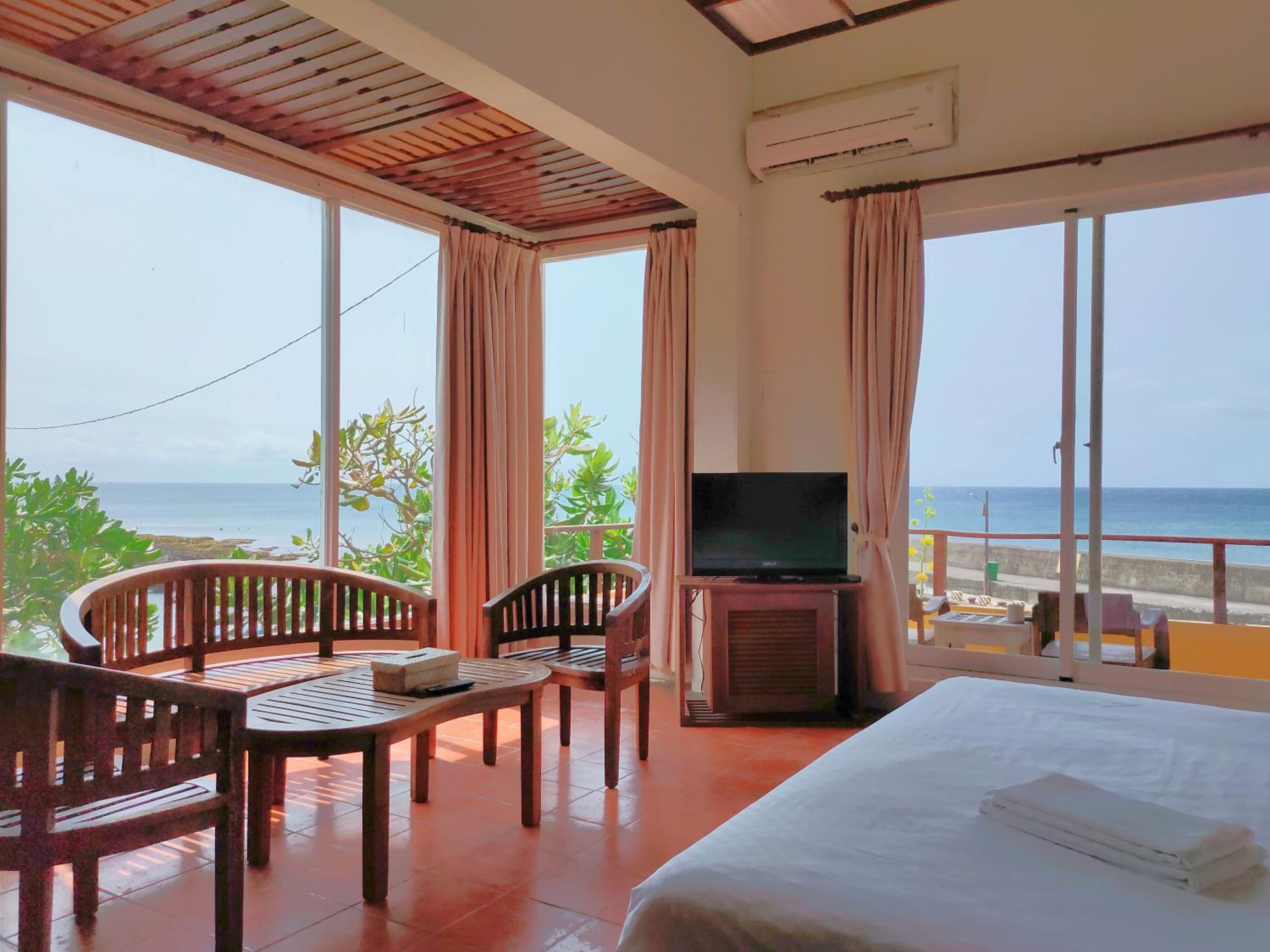 Deluxe Double Room with Balcony and Sea View photo 2
