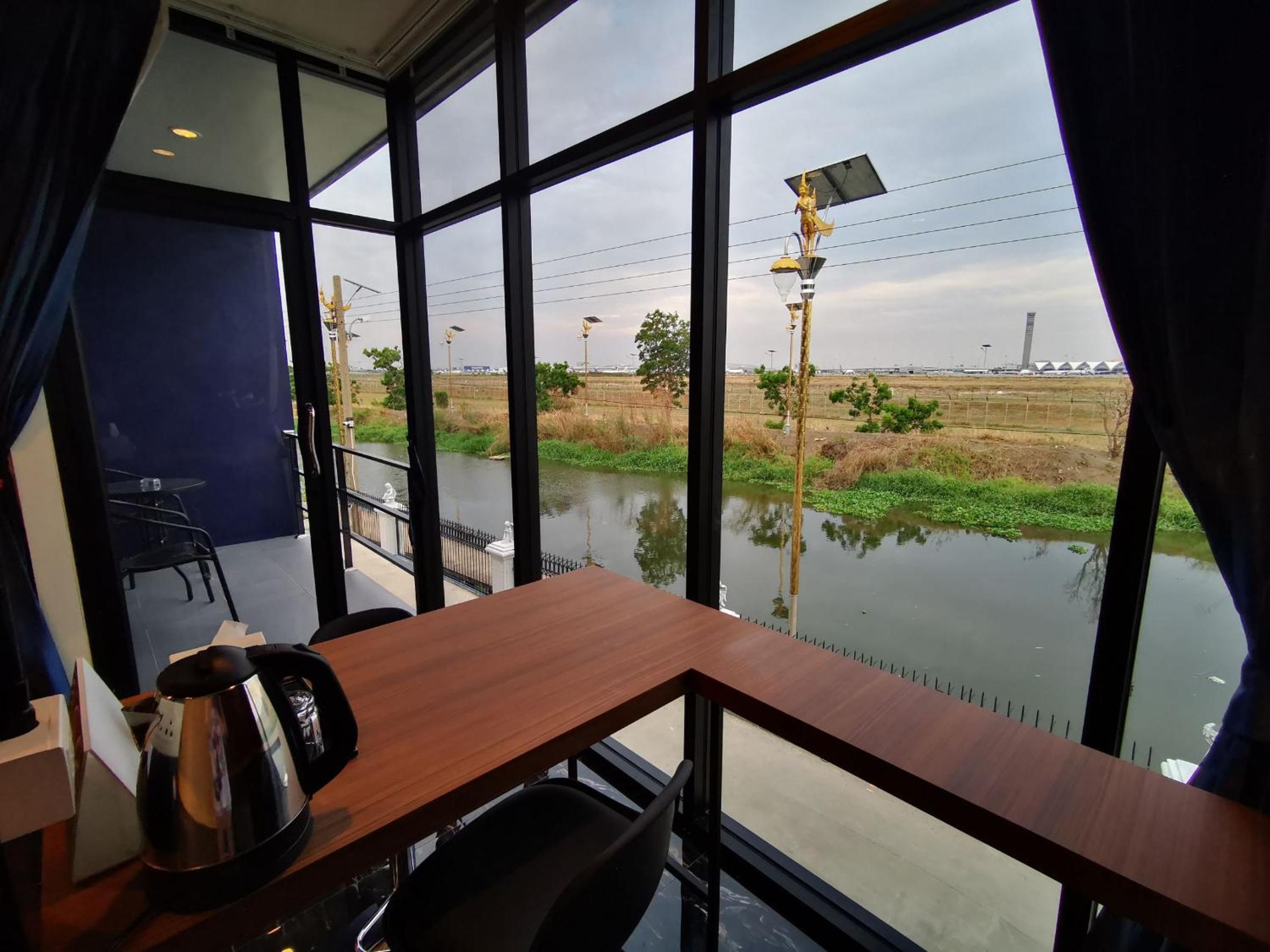 Deluxe King Suite - Photo 25