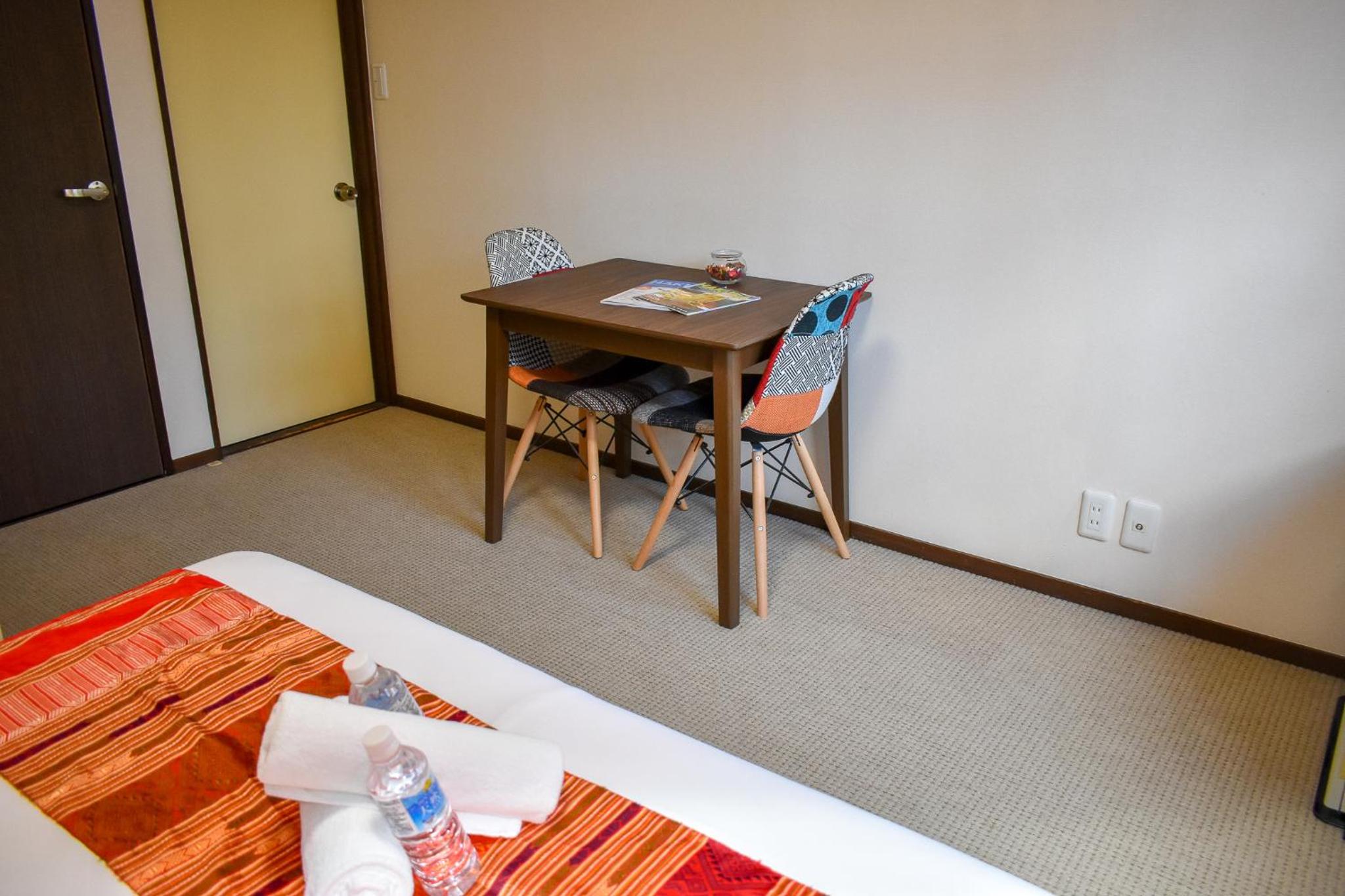 Double or Twin Room with Private Bathroom - Photo 3
