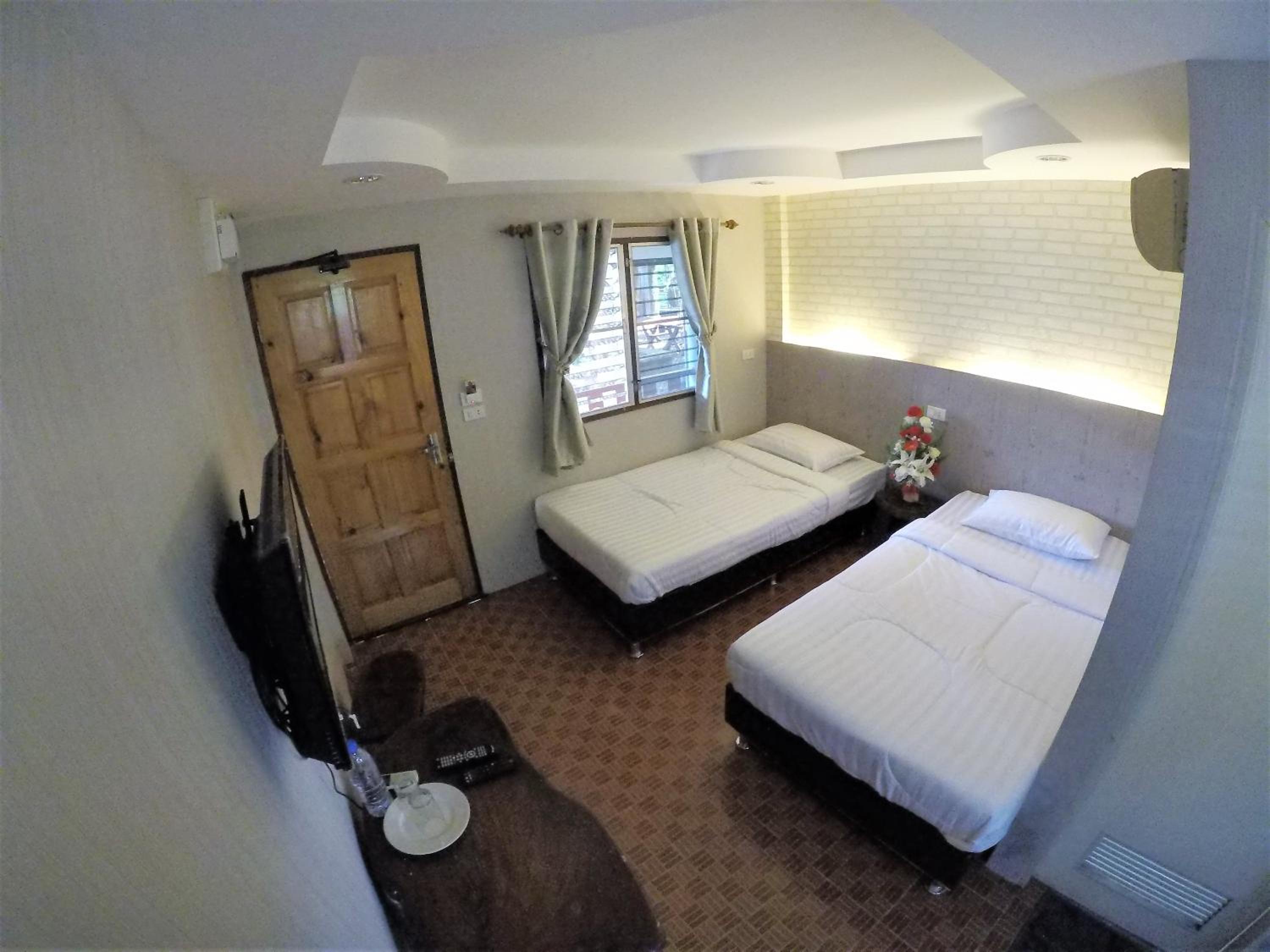 Standard Twin Room - Photo 1