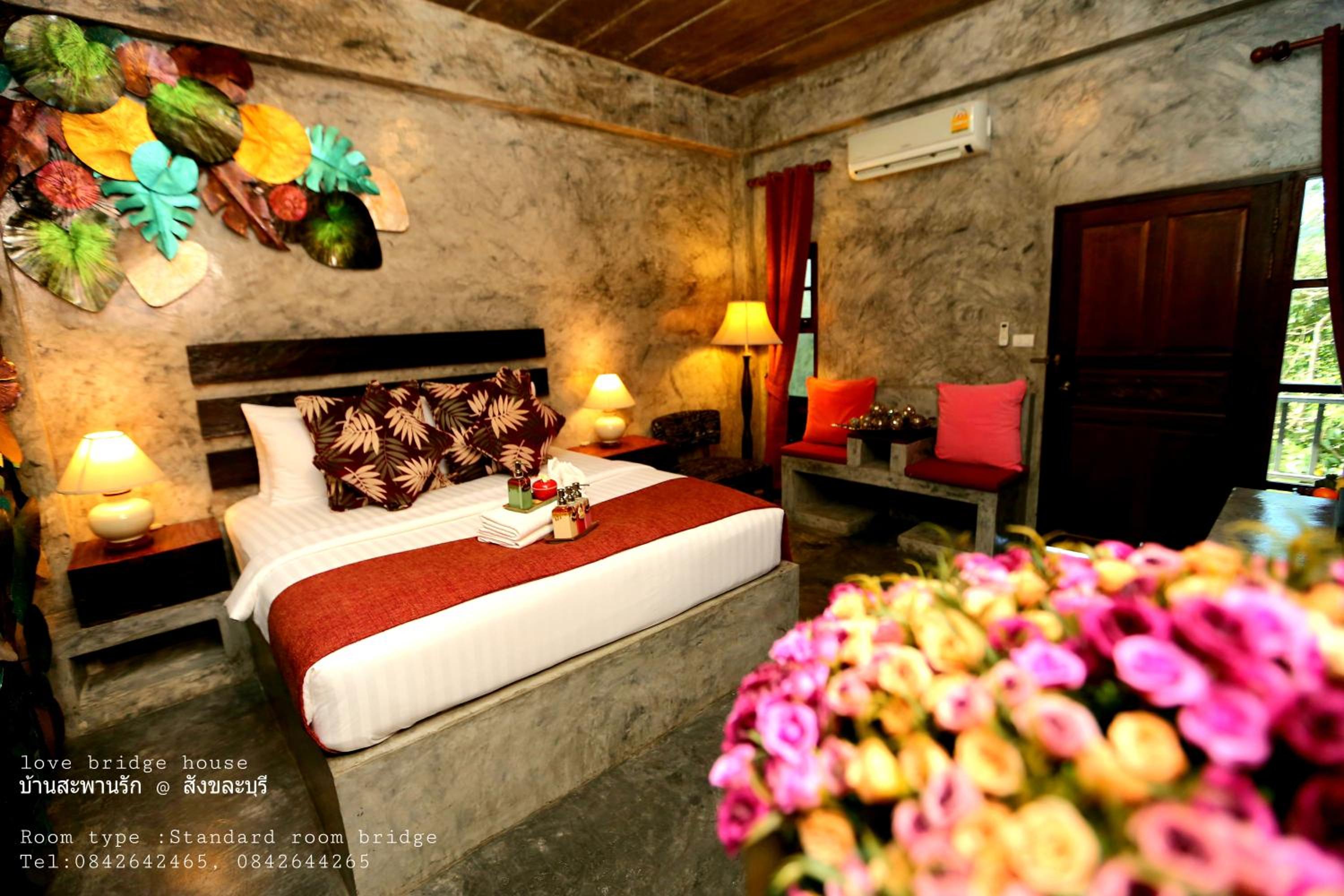 Double Room with River View - Photo 6
