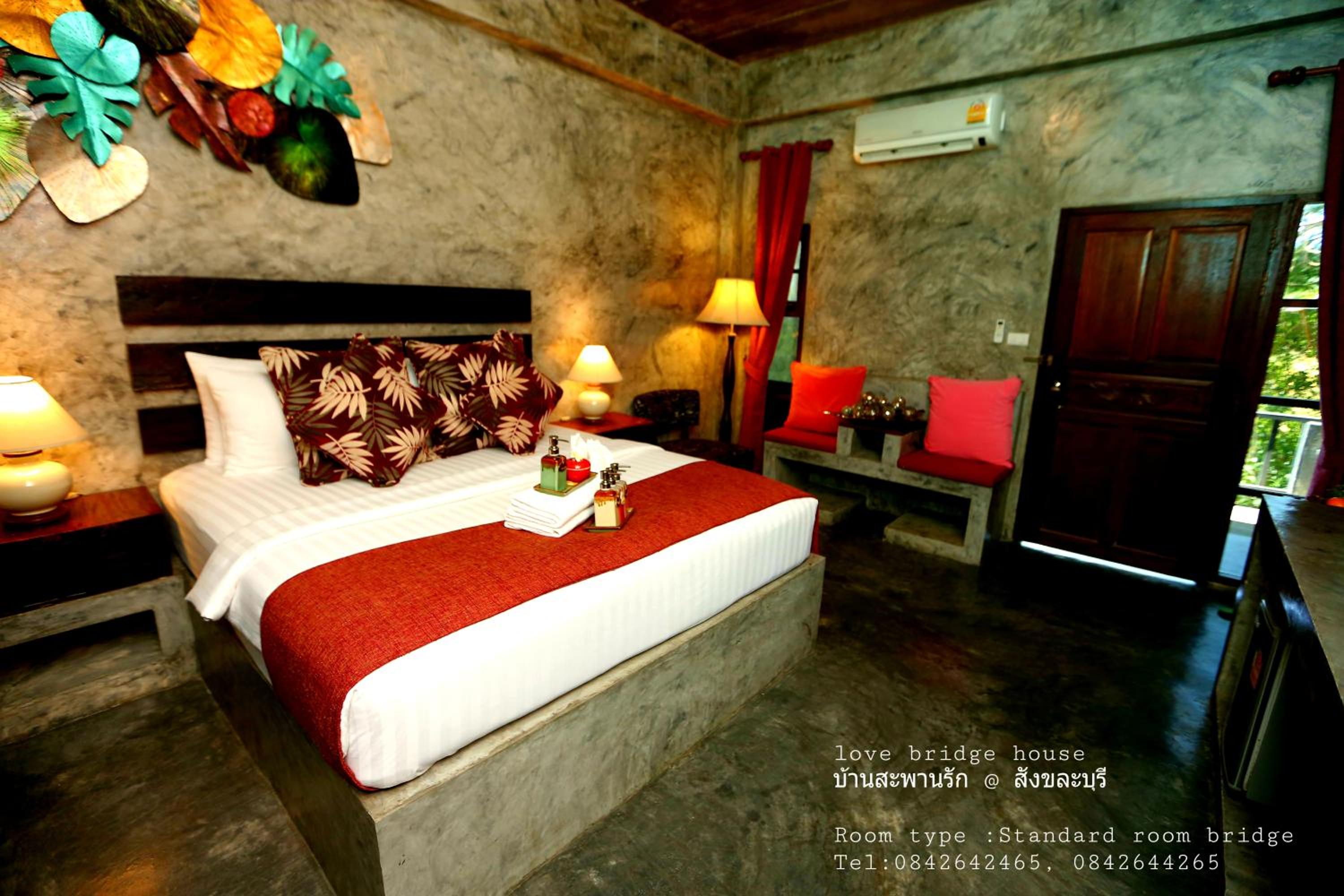 Double Room with River View - Photo 13