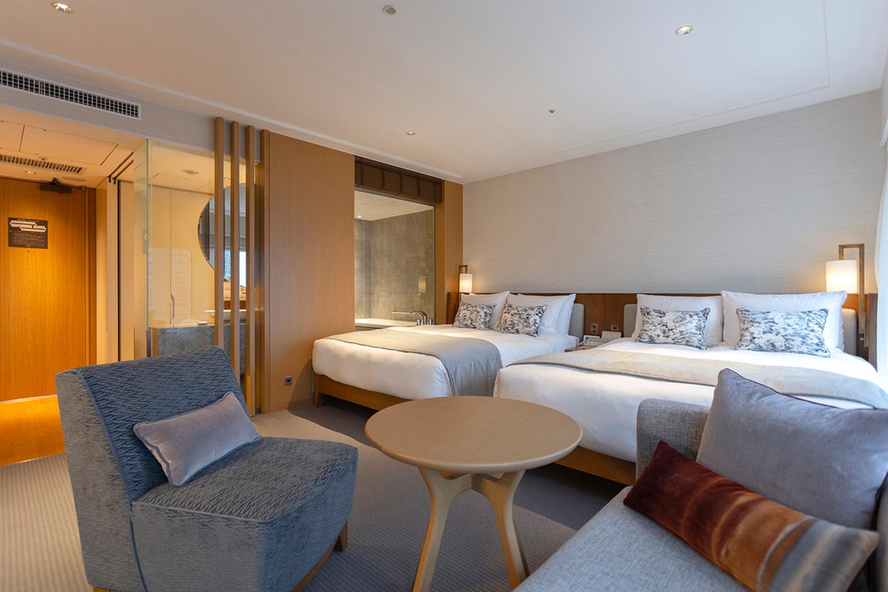 Club Floor “Premier Grand” Deluxe Quadruple Room with Club Lounge Access – Non-Smoking Club Floor “Premier Grand” Deluxe Quadruple Room with Club Lounge Access – Non-Smoking