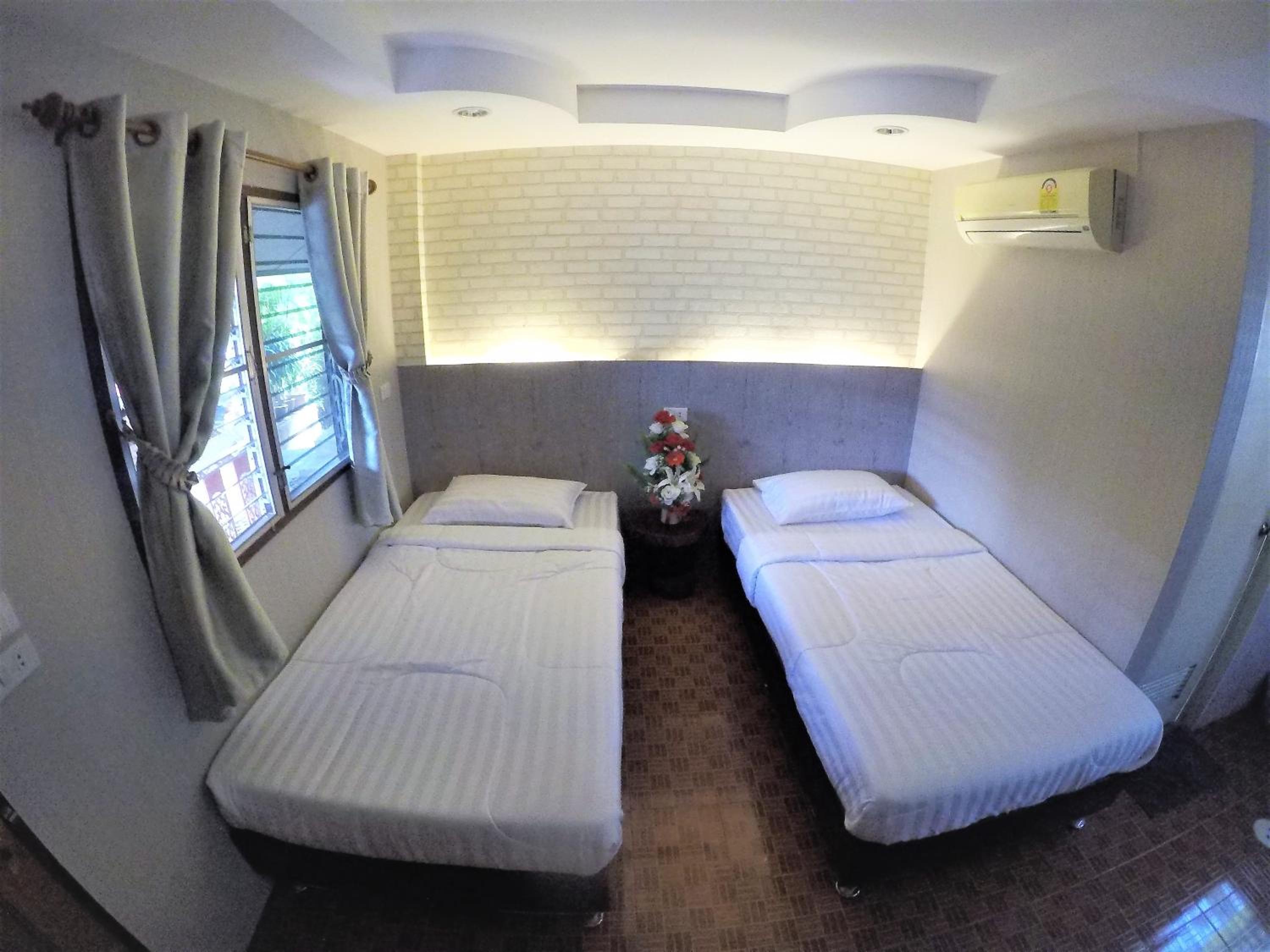 Standard Twin Room - Photo 3