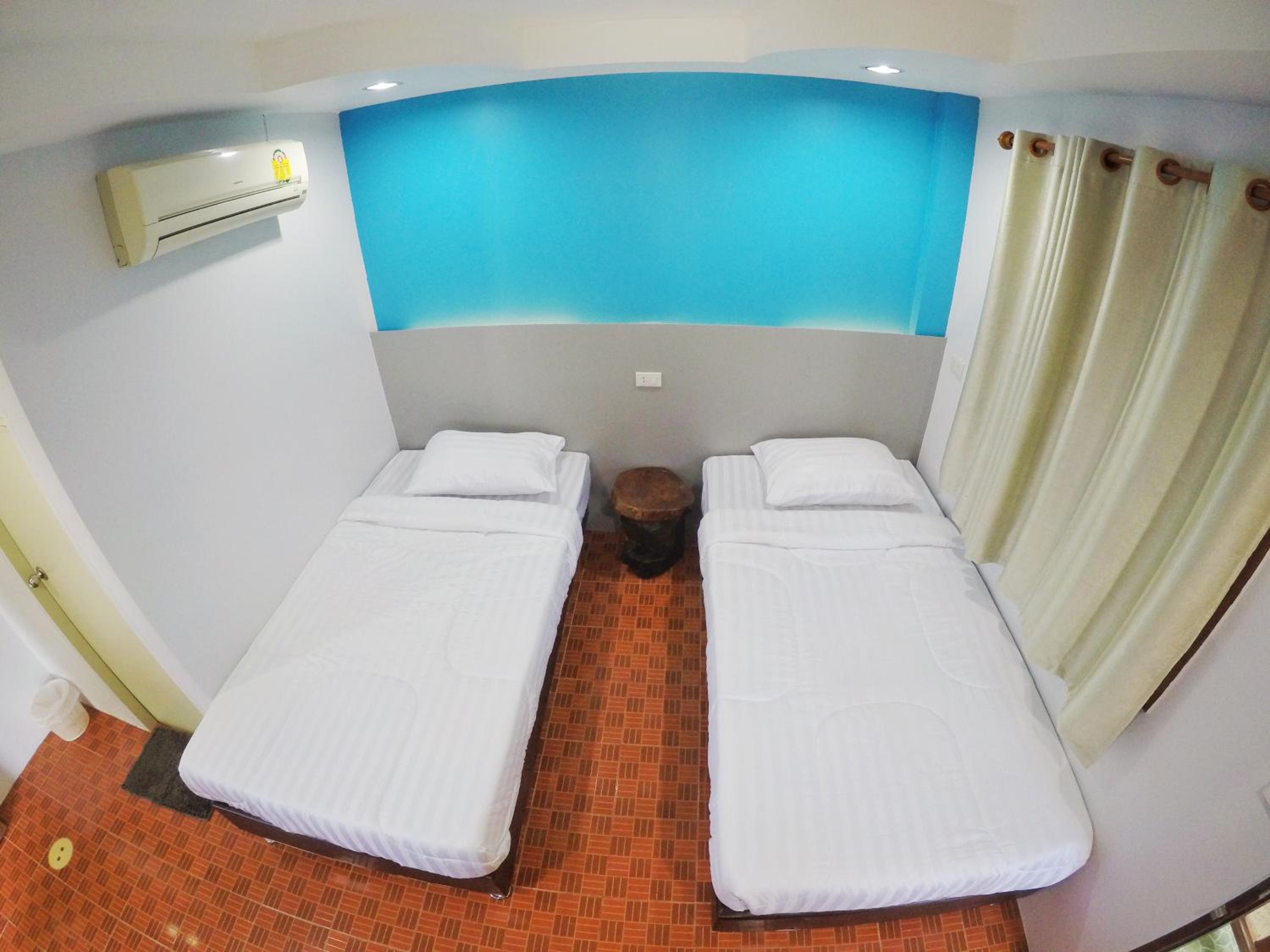 Standard Twin Room - Photo 2