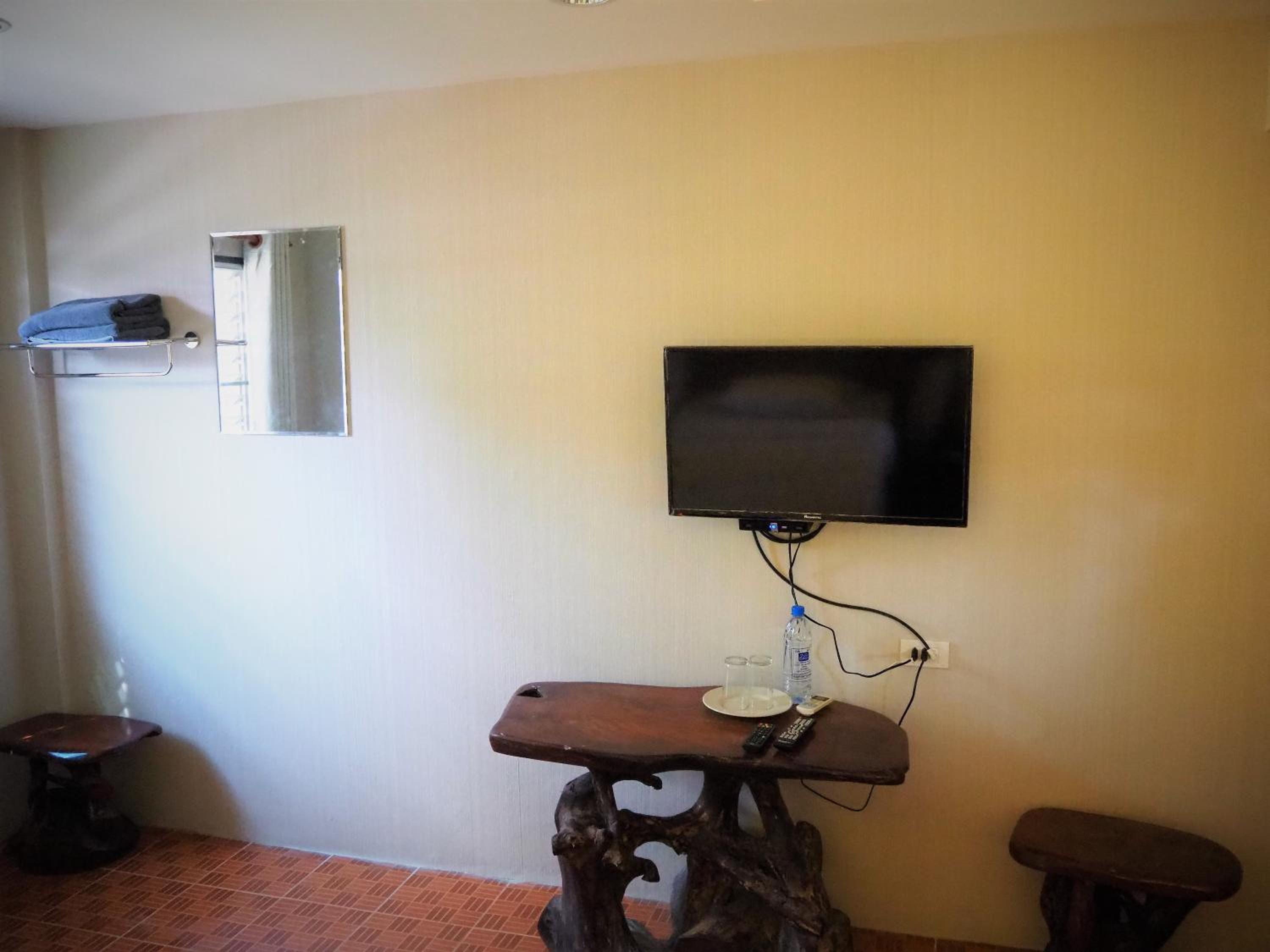 Standard Twin Room - Photo 6
