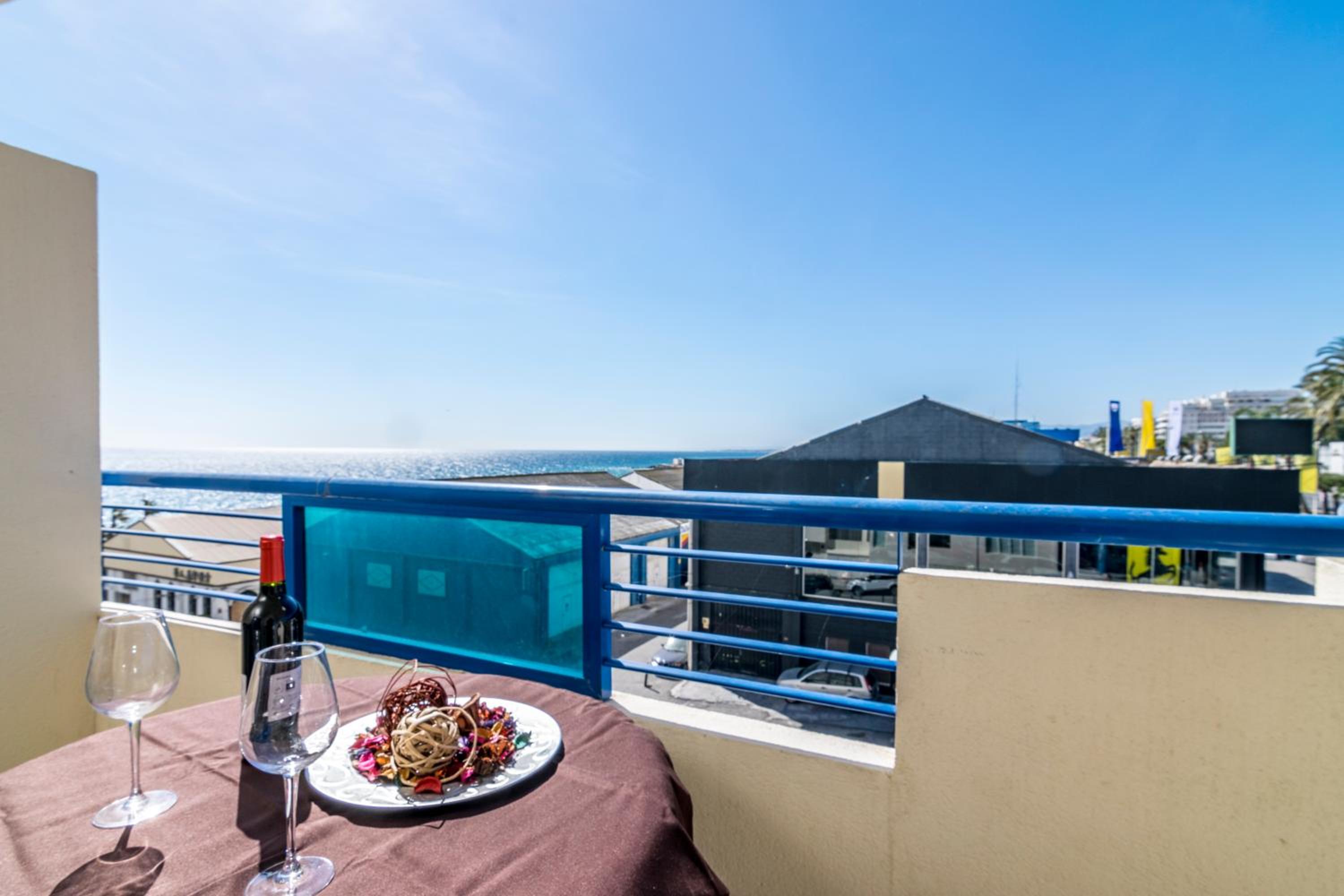 Apartment with Terrace thumbnail 6