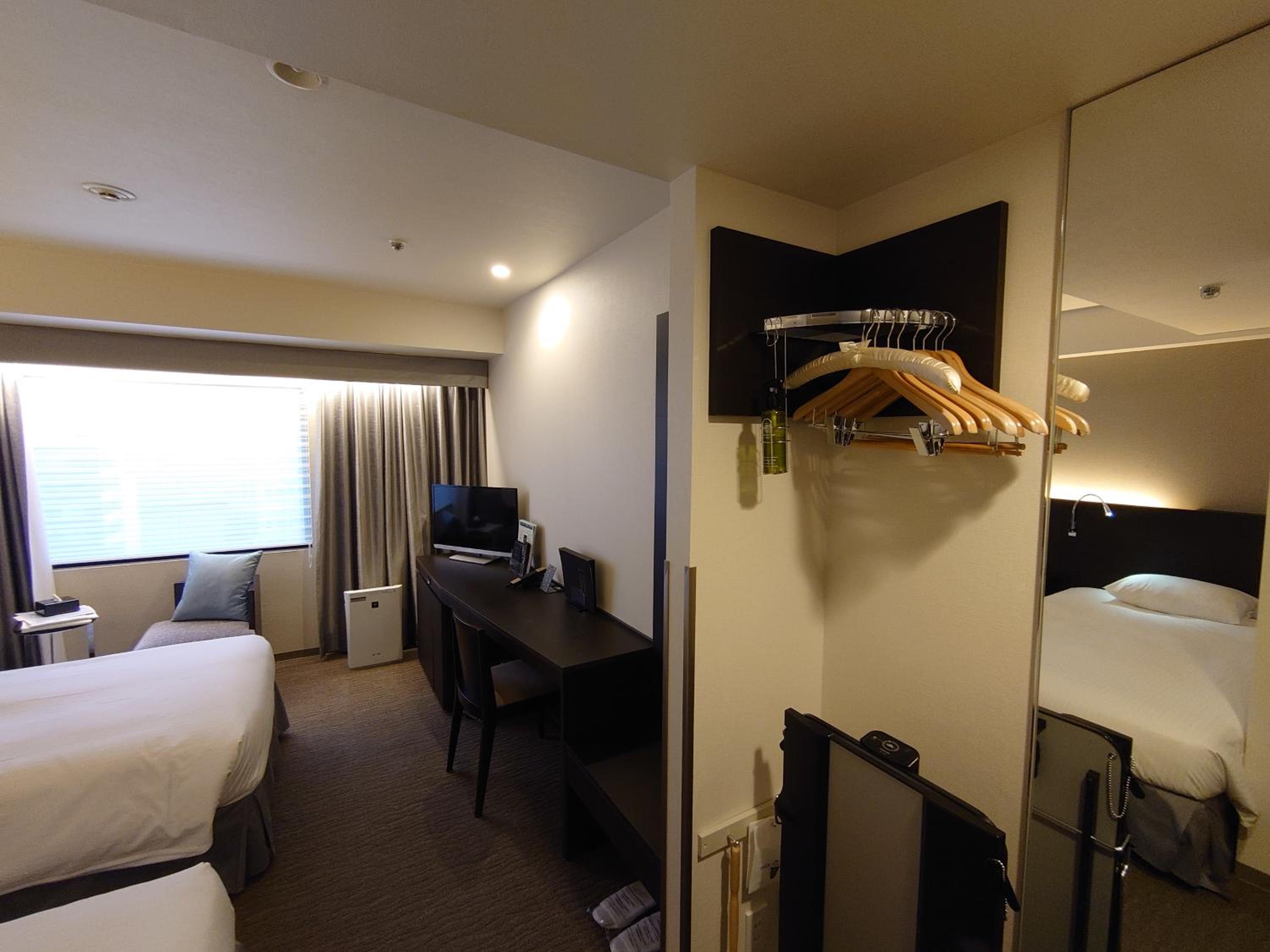 Stylish Twin Room - Non-Smoking - Photo 4