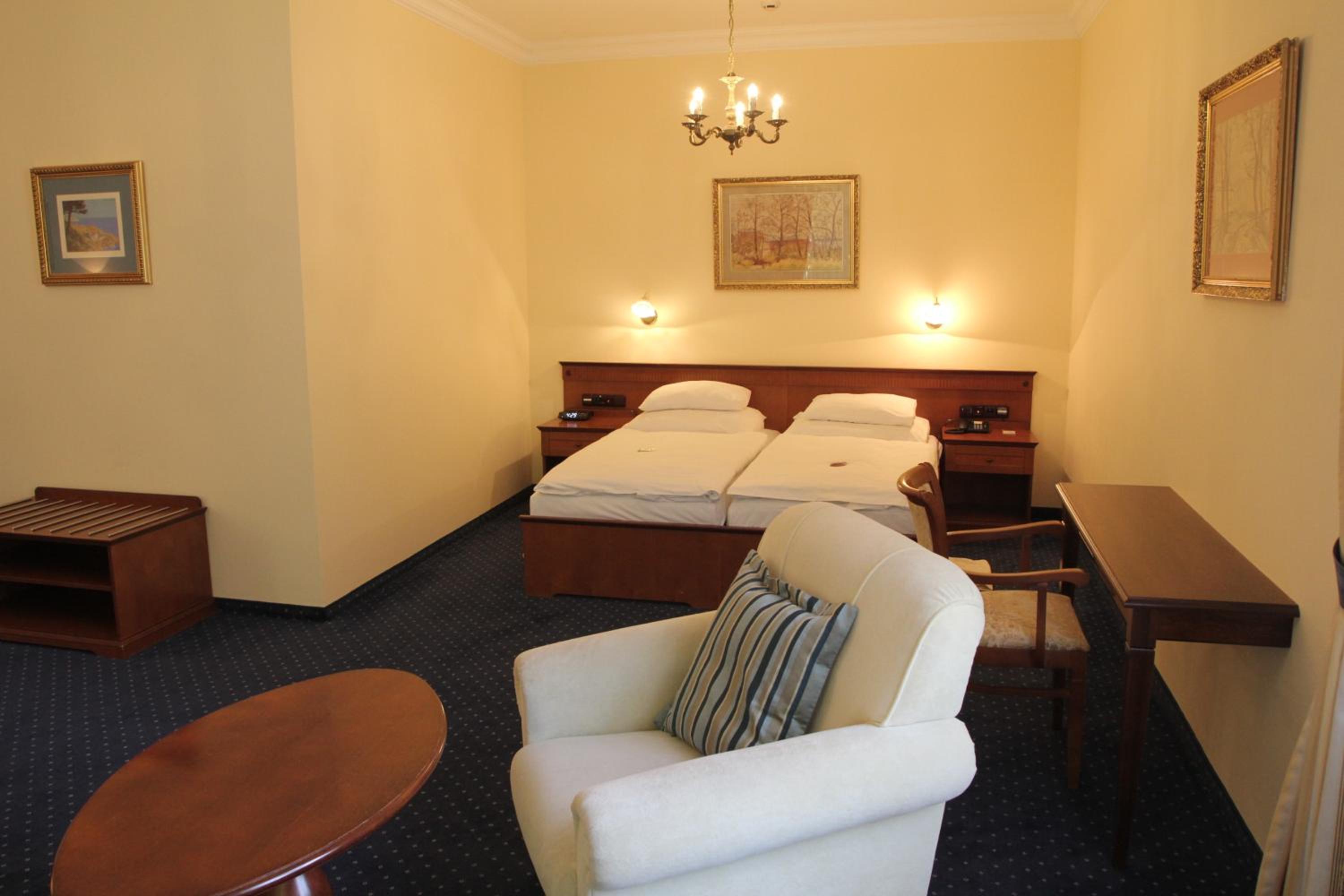 Deluxe Double Room with Pool and Wellness Access - Photo 2