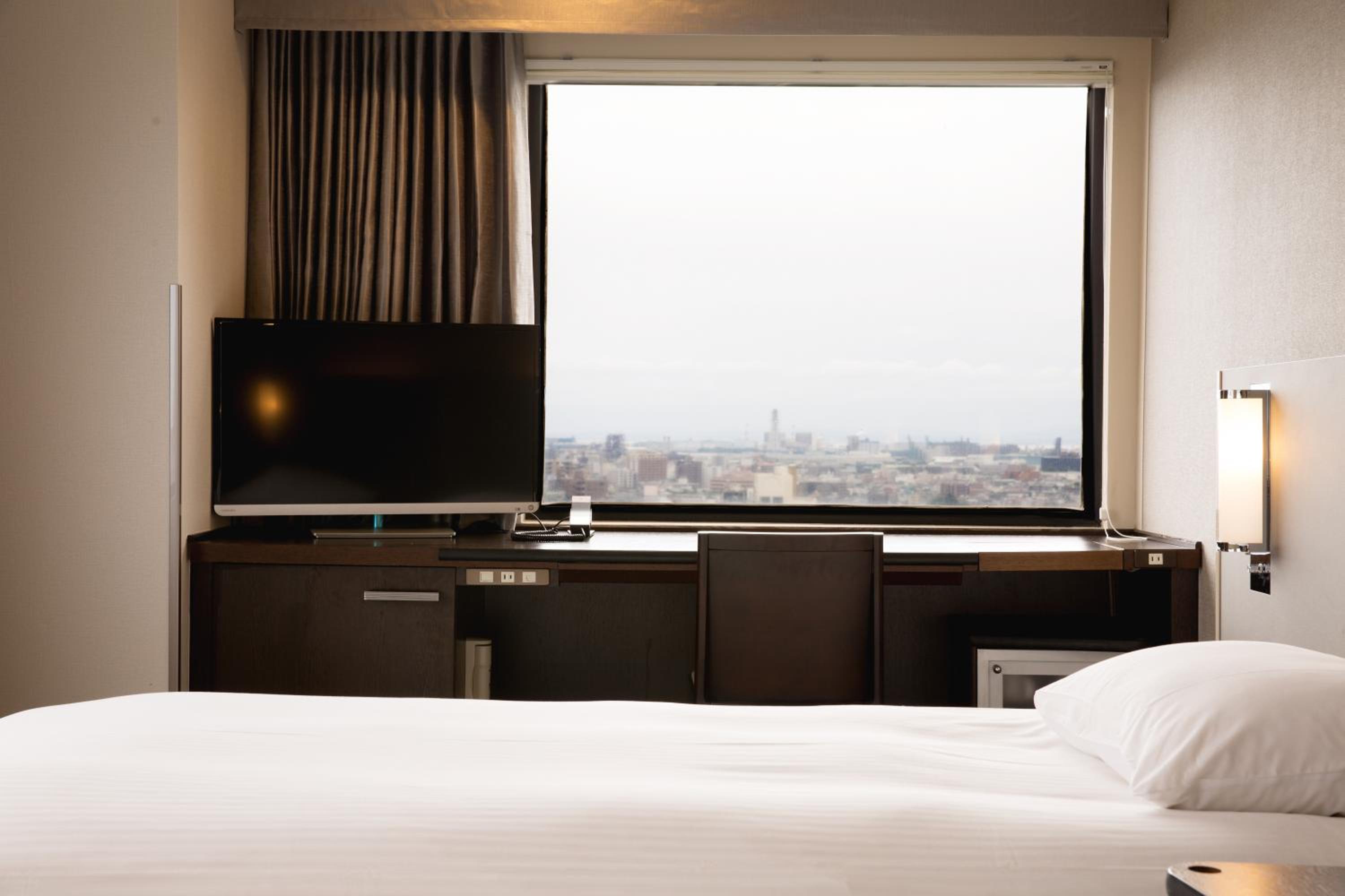 Superior Twin Room with City View - Non-Smoking photo 2